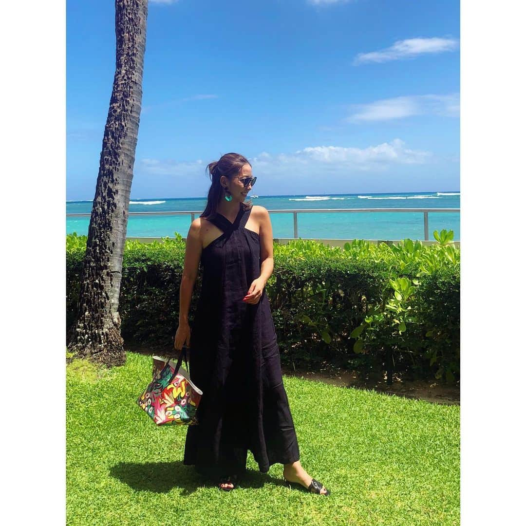 栗原佐知子さんのインスタグラム写真 - (栗原佐知子Instagram)「✴︎ 気持ちいい〜☺️💕 . . #vacation #hawaii #halekulani #outfit #fashion #ootd #coordinate #stylepost #ootd_cob #instafashion #instadaily #instalike #instagood #instapic #instatravel #velnica #marni #hermes #celine #コーディネート #コーデ #今日のコーデ #ファッション #ハワイ #ヴェルニカ」8月6日 8時36分 - sachiko__kurihara