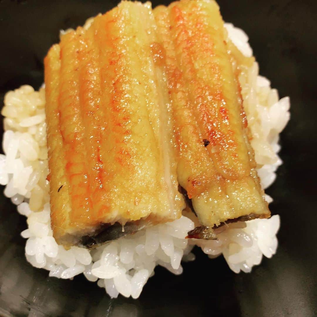 田中ウルヴェ京さんのインスタグラム写真 - (田中ウルヴェ京Instagram)「この前、久しぶりに行った麻布十番「きてら」は鰻丼が懐石の最後に。 やっぱりここは美味しいし落ち着くし楽しい。😊」8月6日 8時47分 - miyako.tanaka.oulevey