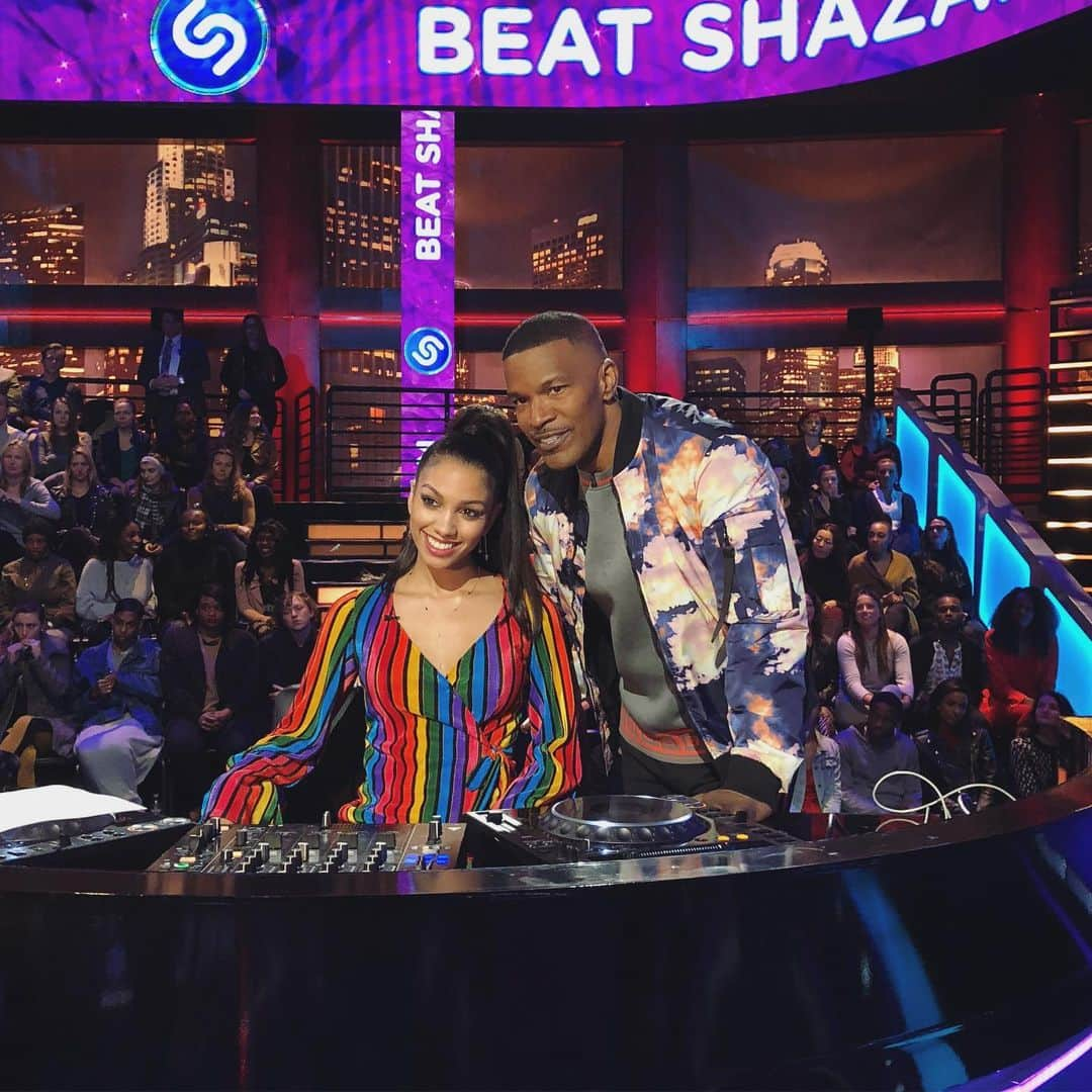 ジェイミー・フォックスさんのインスタグラム写真 - (ジェイミー・フォックスInstagram)「Every Monday is #daddydaughtertime for me and @corinnefoxx. We got another new episode of @beatshazamfox coming at 8/7c. Tune in!!! Play along at home! Tonight could be your night to win some 💰!!! #beatshazam」8月6日 8時52分 - iamjamiefoxx