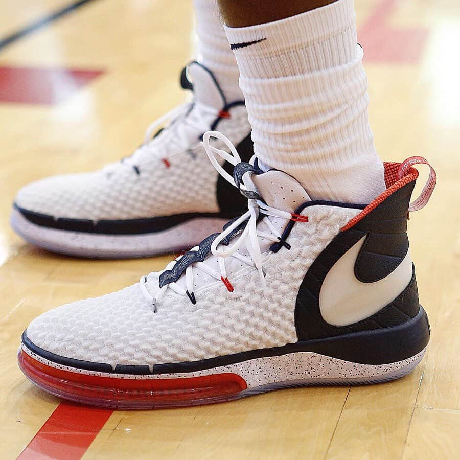 NBAさんのインスタグラム写真 - (NBAInstagram)「Who had your fave #NBAKicks at @usabasketball #USABMNT practice in Las Vegas today??」8月6日 9時01分 - nba