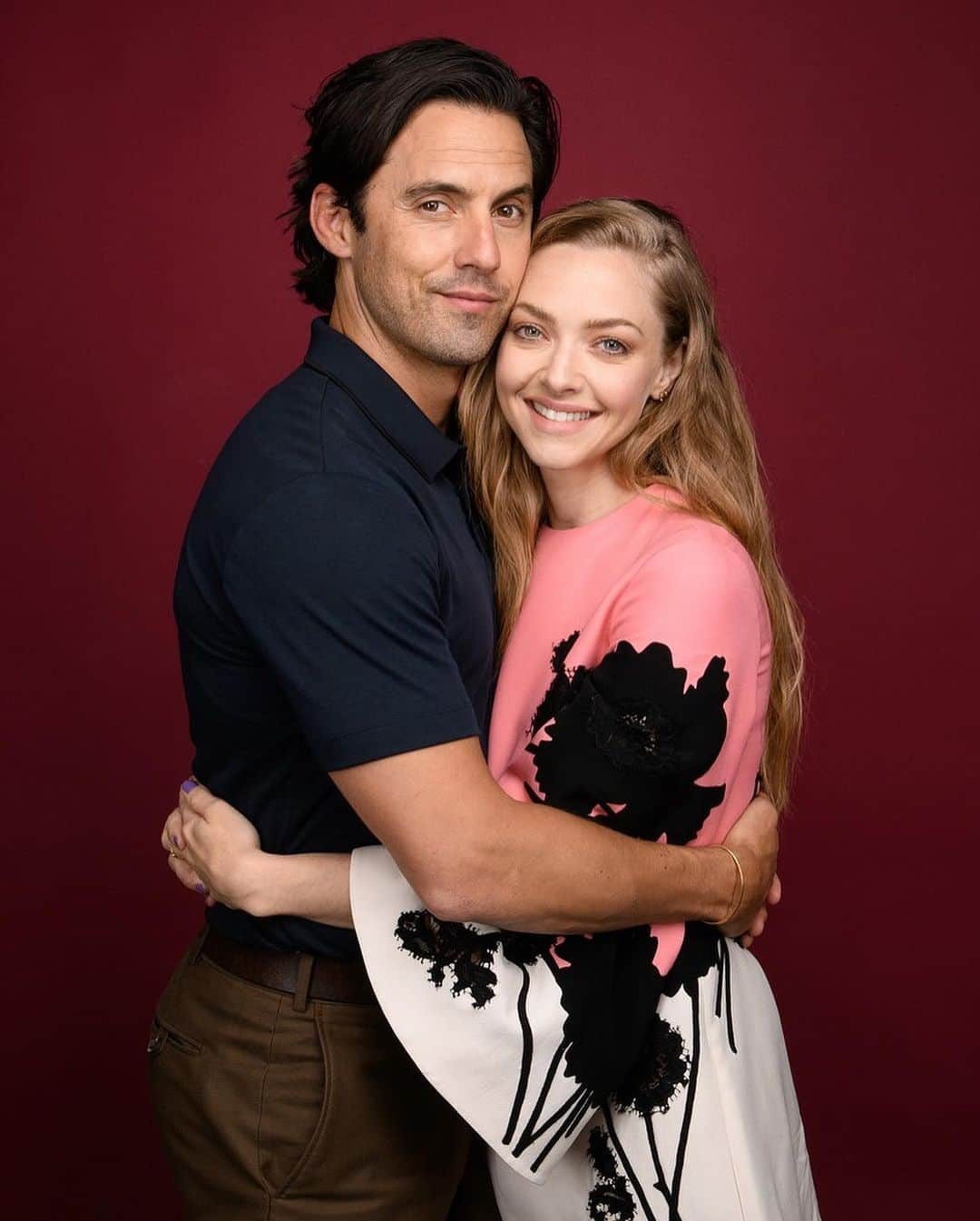 Just Jaredさんのインスタグラム写真 - (Just JaredInstagram)「@miloanthonyventimiglia and Amanda Seyfried (@mingey) share a sweet hug while appearing at the Build Series to promote @artofracingmovie. #MiloVentimiglia #AmandaSeyfried Photos: Noam Galai」8月6日 9時02分 - justjared