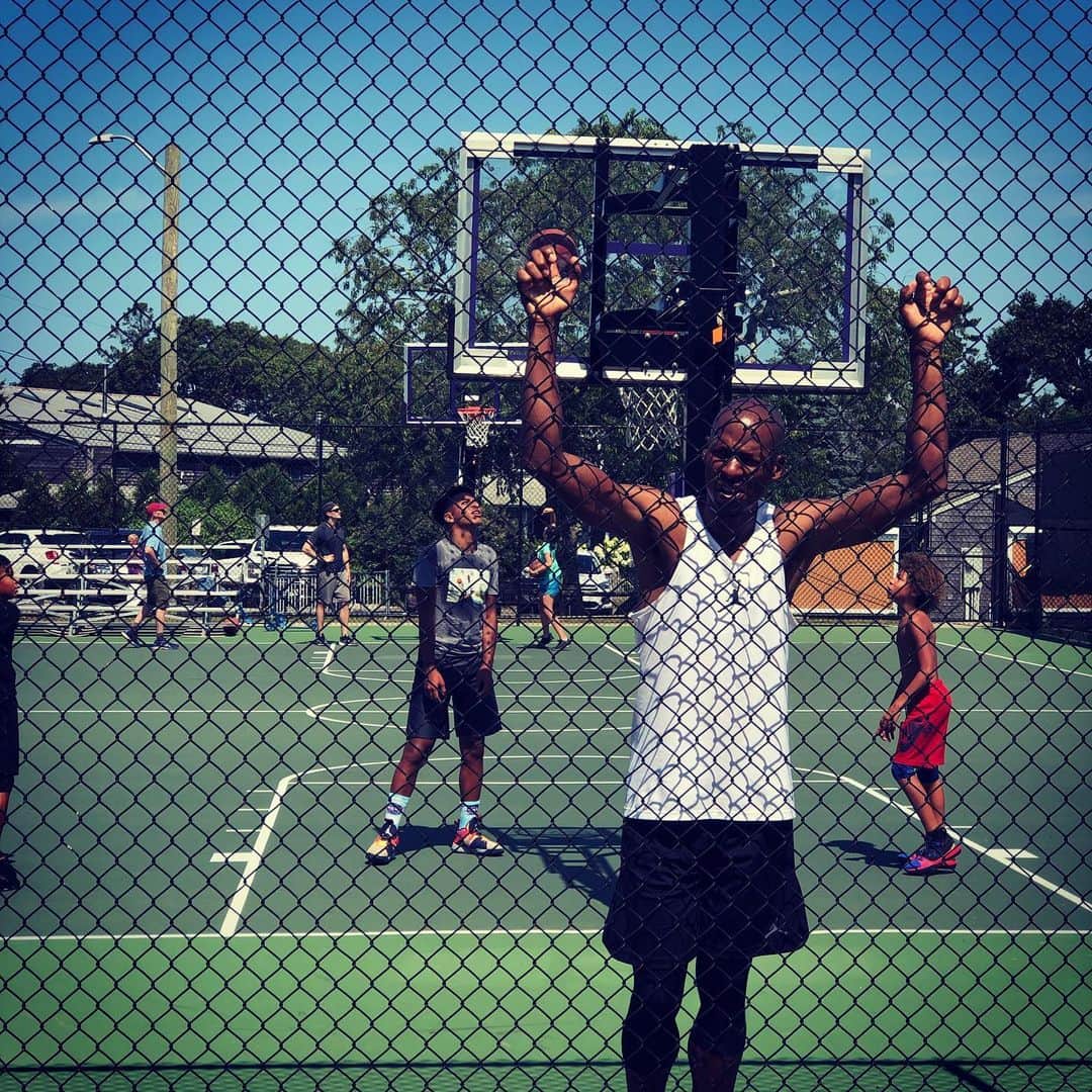 レイ・アレンのインスタグラム：「If man is the father, the son is the center of the Earth! #HGG #publicenemy #oakbluffs」