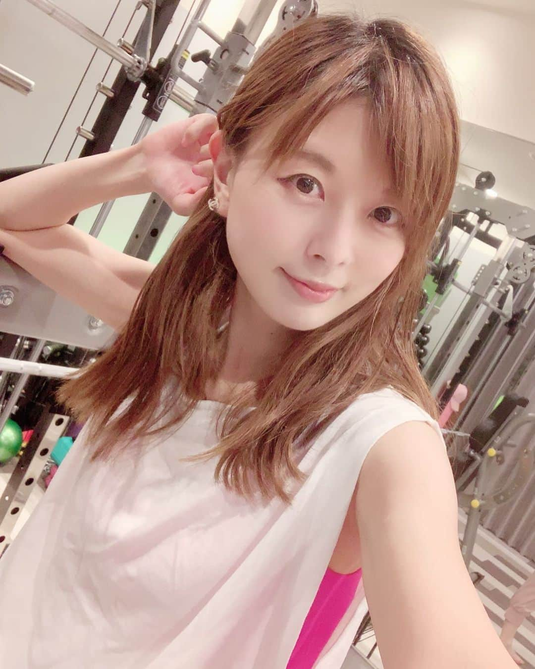 satomiさんのインスタグラム写真 - (satomiInstagram)「絶賛夏バテ中💦 * * 今日は上半身のトレーニングしてもらったよ♡ 二の腕プルプルだけどトレーニングした感が 好き！（@kayg_personalgym ） * * いつもありがとうございます🙇‍♀️💪 * * #ケイジー #ケイジーパーソナルジム #新宿ジム #歌舞伎町 #トレーニング女子  #パーソナルジム #プライベートジム #パーソナルトレーニング #夏バテ解消」8月6日 9時05分 - saatoomii47