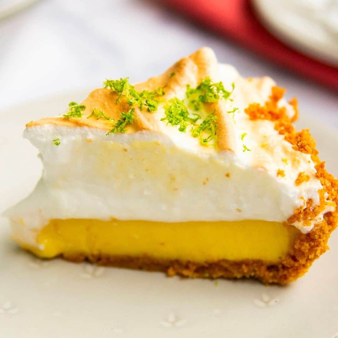 OXOさんのインスタグラム写真 - (OXOInstagram)「Serious debate: Should key-lime pie be yellow or green?  Comment with an emoji for your answer below.」8月6日 9時05分 - oxo