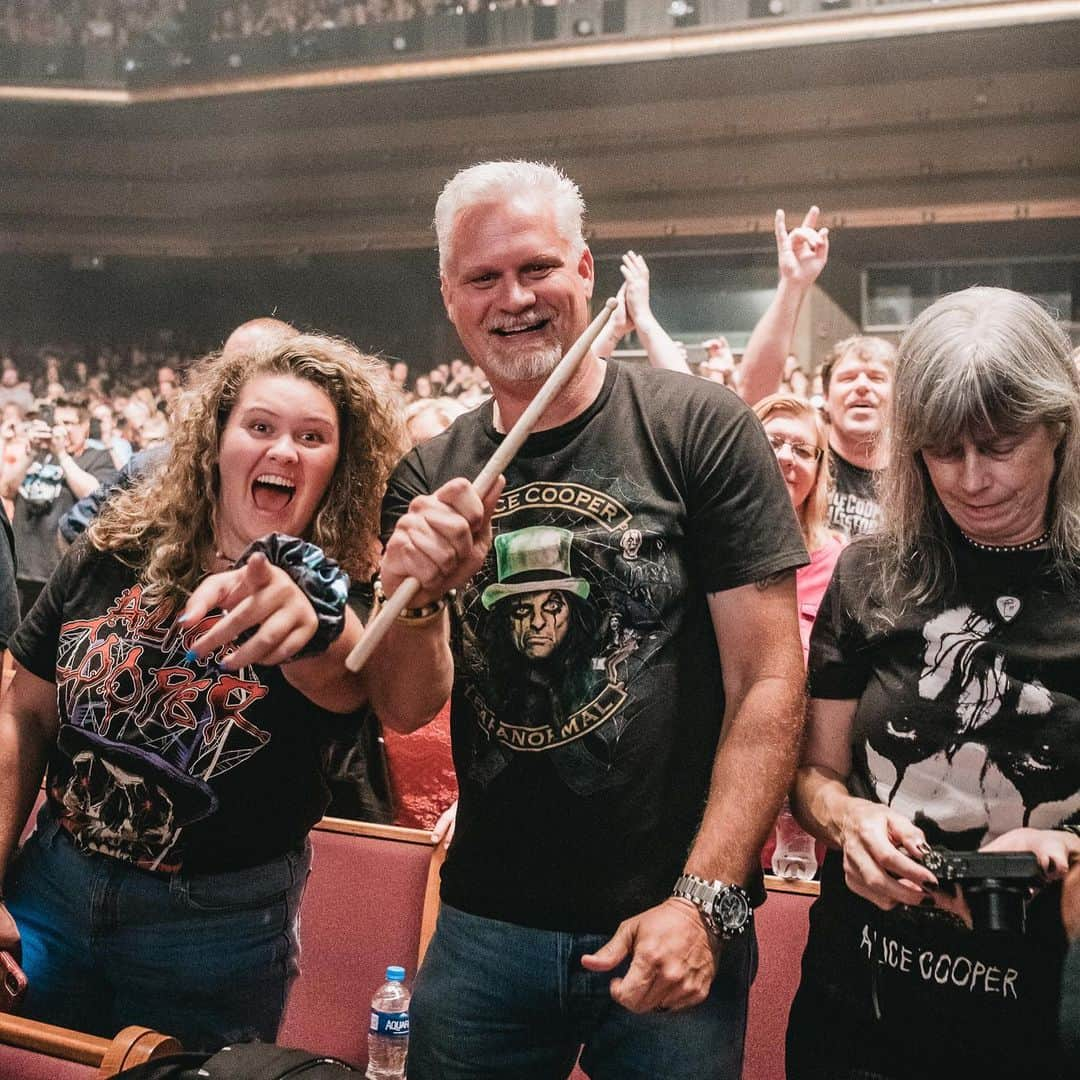 ジー・ヘイルさんのインスタグラム写真 - (ジー・ヘイルInstagram)「Guitar Soloing at the @opry #hornsupattheopry @halestormrocks photos by @judyhwon」8月6日 9時08分 - officiallzzyhale