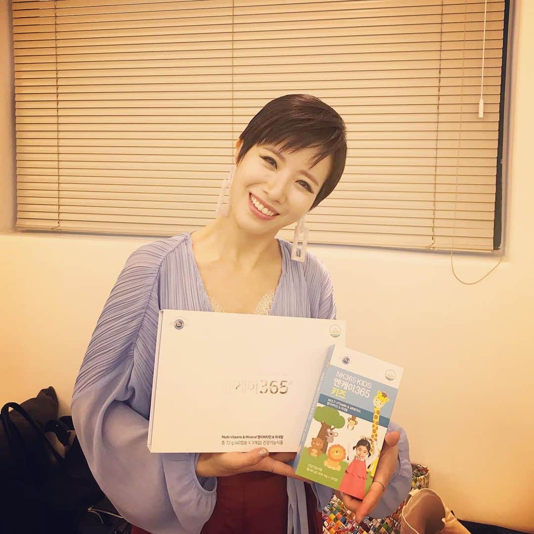 パク・キヨンのインスタグラム：「면역력떨어져 고생인 요즘,,, 건강챙겨주시는 세준오빠 덕분에💜 잘 먹겠습니다! 가현이 것도 챙겨주심🤗👍 #면역력위한영양제 #nk365 #nk365키즈」
