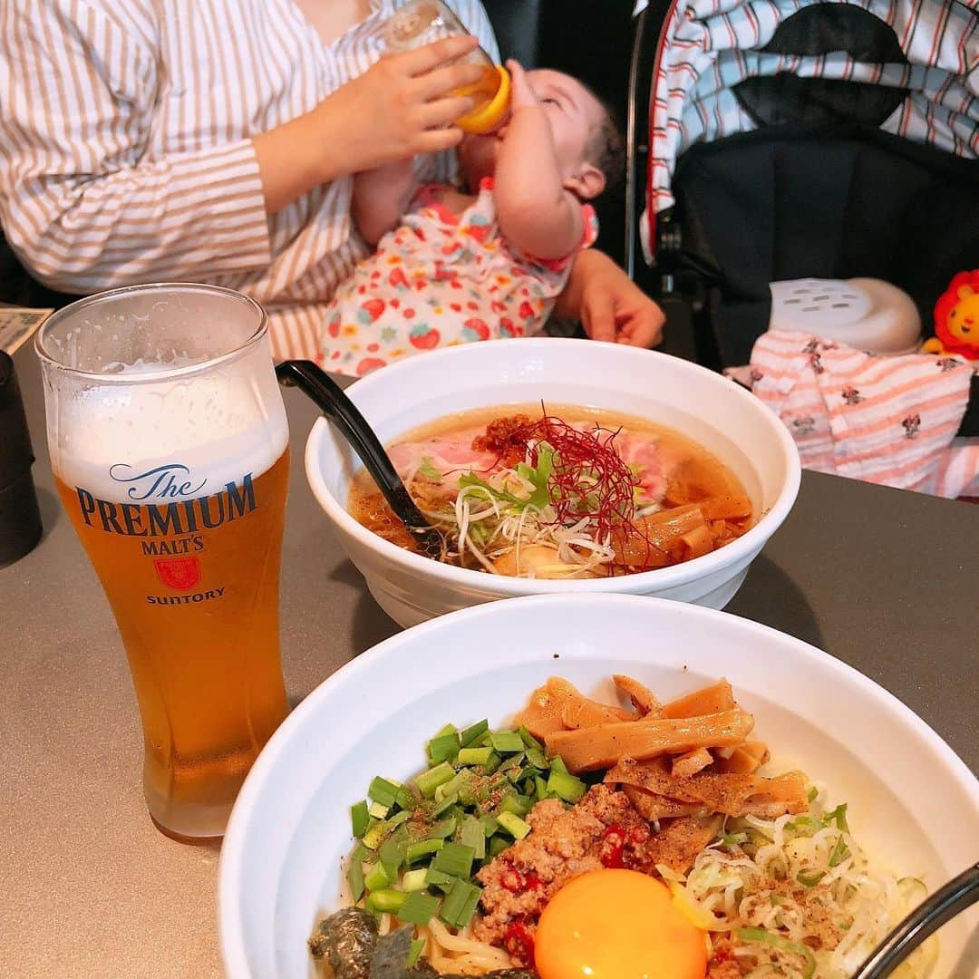 嶺恵斗さんのインスタグラム写真 - (嶺恵斗Instagram)「おススメのラーメン✨  毎日並んでる💦 大人気の琥珀ラーメン と 台湾まぜそば にはやっぱりビール🍺 (飲んだのは私) 友人と天使ちゃんと一緒に❣️ 近々また行きます！  #天雷軒神谷町本店 #ラーメン  #美味しすぎる #オススメ  #ビール  も#美味しい  #東京#神谷町 #love #japnesenoodle」8月6日 9時20分 - etsuko__7