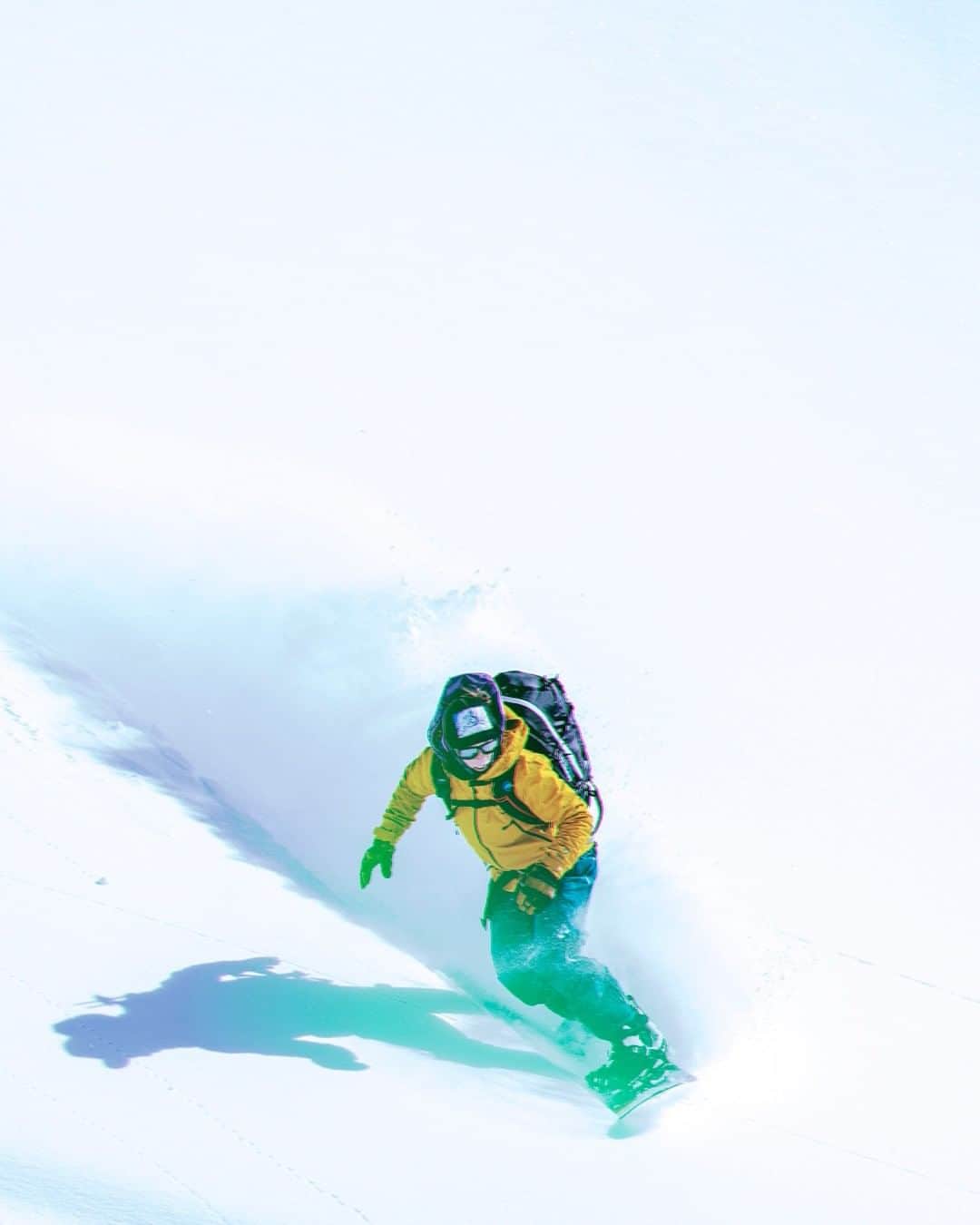マウンテンハードウェアのインスタグラム：「It’s not a science, (it’s just playing with snow) but it takes a careful eye to find the right turn. 👀 Fresh tracks are ahead—follow us? ➡️ 📷: @toddwilliamsusa」