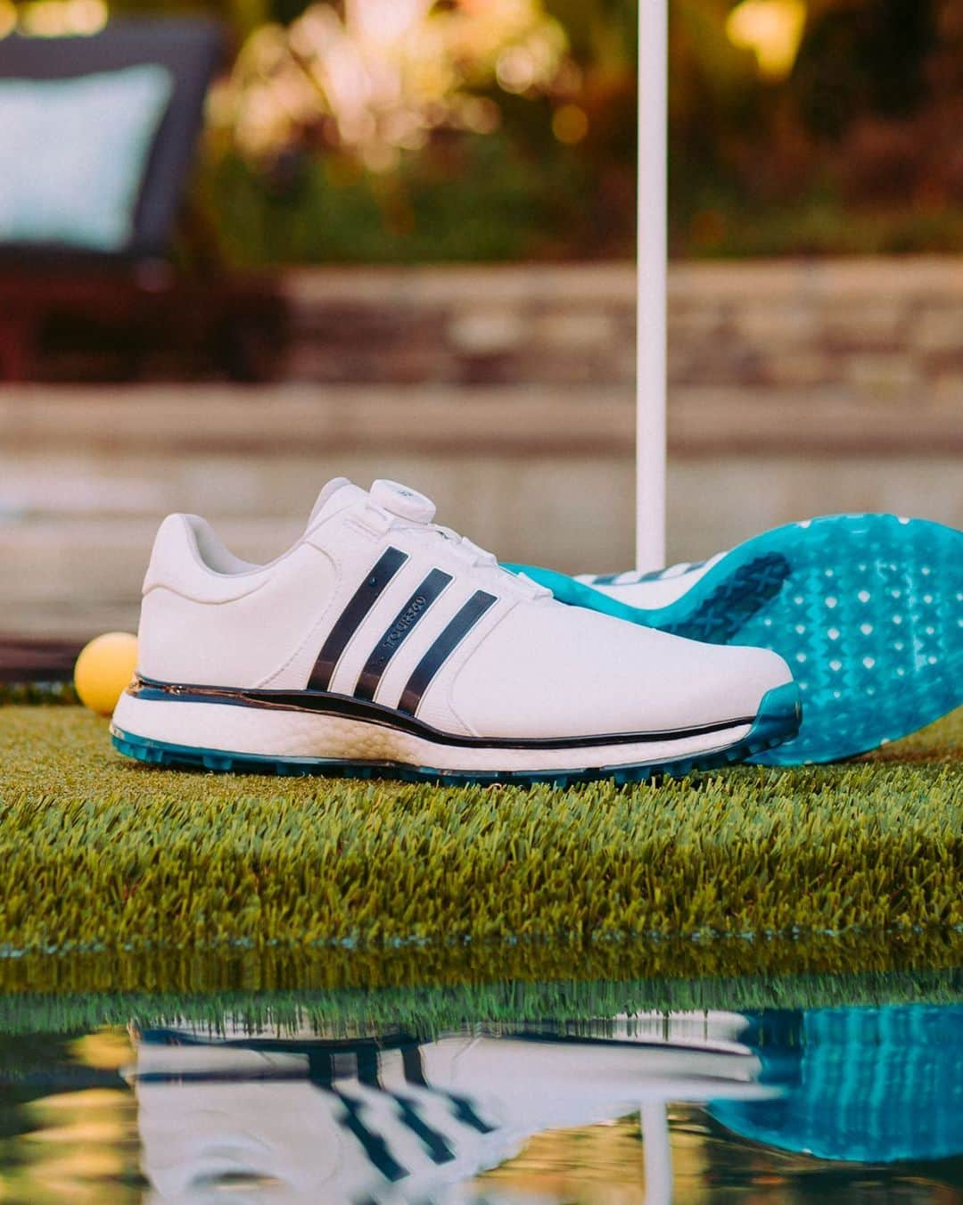 adidas Golfさんのインスタグラム写真 - (adidas GolfInstagram)「Asia exclusive: Dialed comfort for summer golf ☀️ #TOUR360 XT SL BOA 🔗 in bio. ➖ 🇯🇵: 夏らしい色の今年だけのサマースペシャルエディション 🇰🇷: 무더위를 날려버릴 #투어360XTSL보아 의 새로운 컬러. #섬머컬렉션」8月6日 9時30分 - adidasgolf