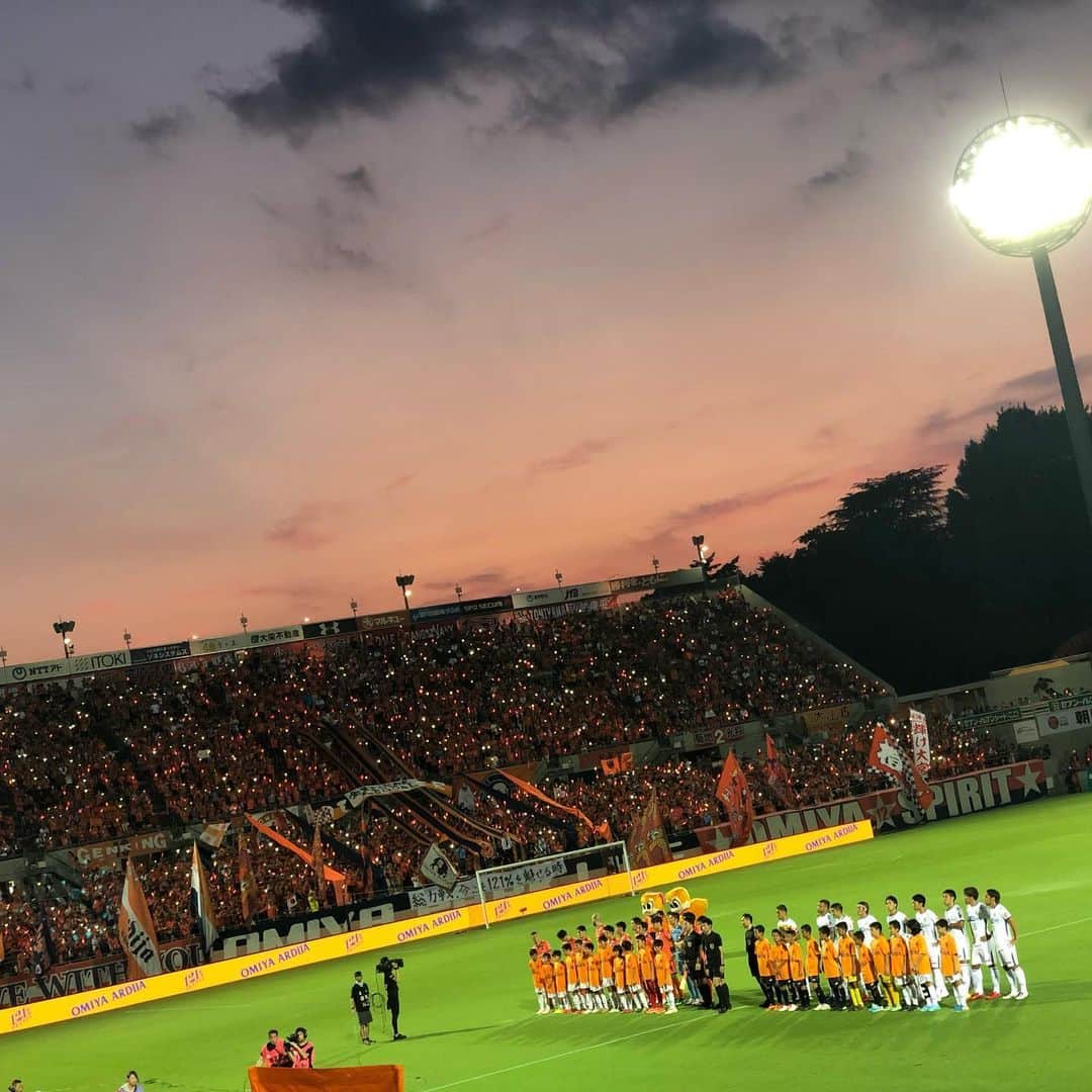 のインスタグラム：「夕焼け空もオレンジなNACK5スタジアム。  #夕焼け #nack5スタジアム #大宮 #さいたま #スタジアム #大宮アルディージャ #モンテディオ山形 #大宮vs山形 #ｊリーグ #j2 #サッカー観戦 #football」