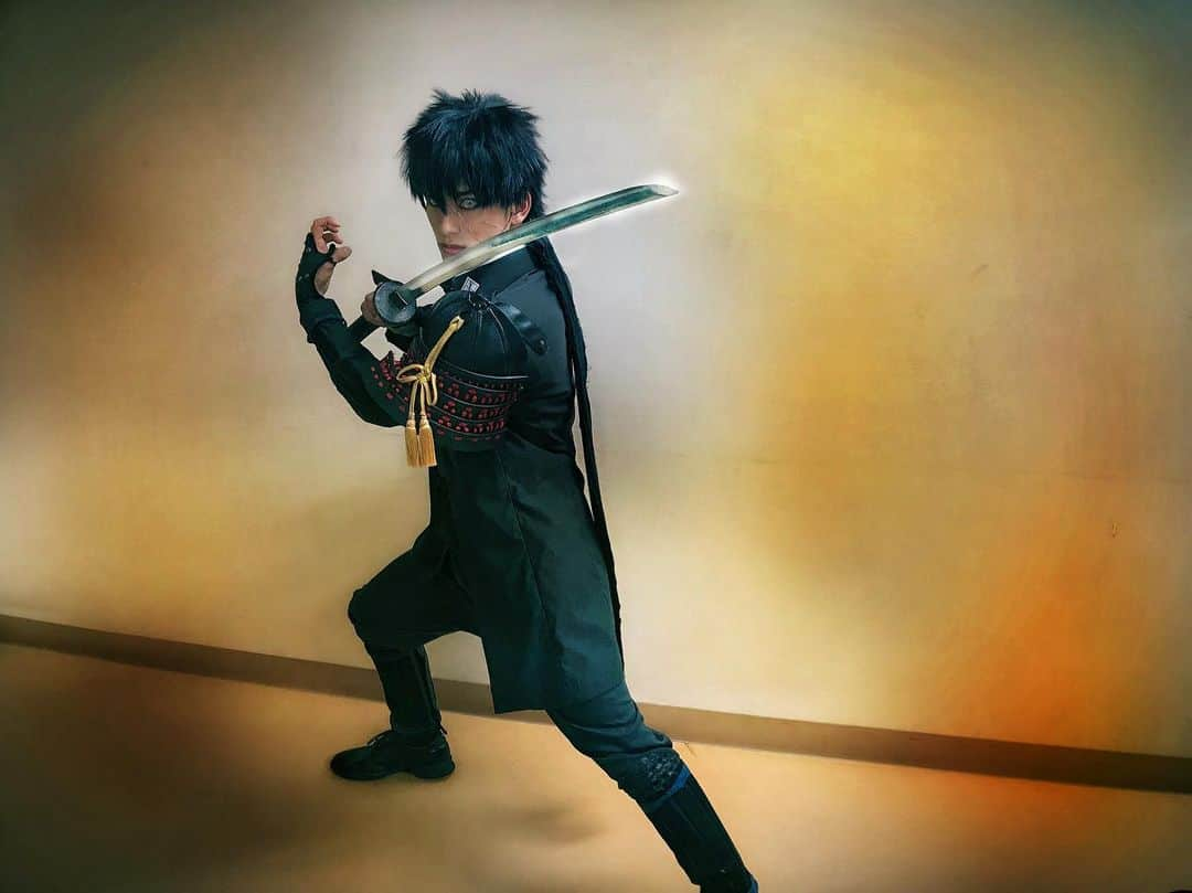 武子直輝さんのインスタグラム写真 - (武子直輝Instagram)「舞台「刀剣乱舞」〜慈伝 日日の葉よ散るらむ〜全60公演が終わりました。 あの本丸で成長してきた時間過ごした日日はかけがえのないものでした。 一度落ちた葉は二度と幹には戻らない。 だから前に進むしかない。 全て受け入れて前へ。 楽しかった時間も、今のこの寂しい感情も。 応援してくださった皆様、お手紙やプレゼントを下さった皆様、そして同田貫正国。 本当にありがとうございました。 いつかまた同田貫正国として出陣できる日が来ることを楽しみにしています。 その時までひとまずお疲れ様同田貫正国。  #刀剣乱舞  #刀ステ  #慈伝  #日日の葉よ散るらむ  #同田貫正国  #武子直輝」8月6日 9時24分 - takeshi__naoki