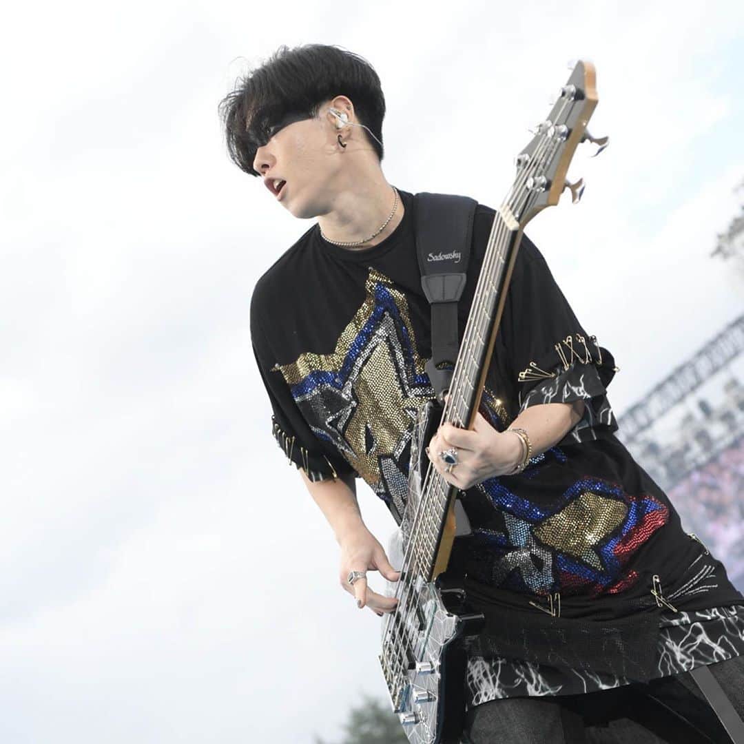 Momikenさんのインスタグラム写真 Momikeninstagram 最近ゴールドにはまってる Jltの時もゴールドたくさん Spyair Momiken Jlt Justlikethis Justindavis ゴールドラメ ゴールドアクセサリー ピアス イヤーカフ メンズネイル 金運あがりそうだ 8月6日 9時56分