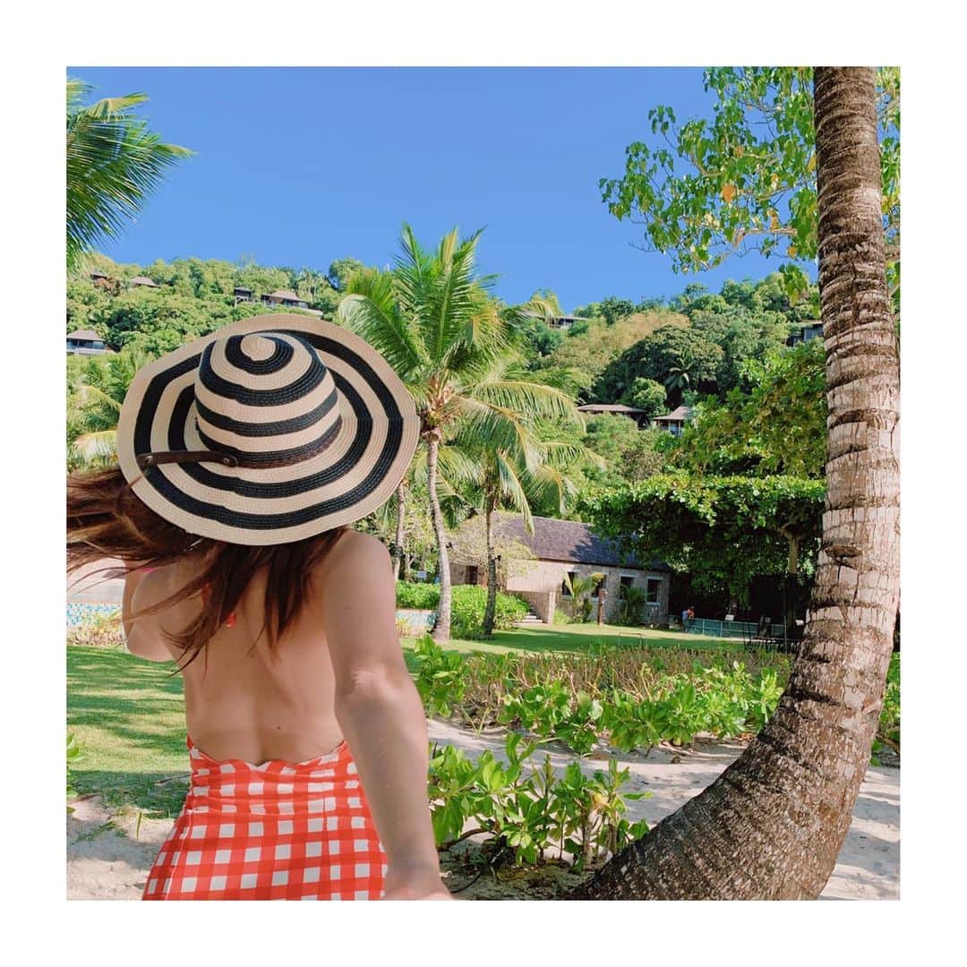 森下千里のインスタグラム：「水着👙の跡が消えない…😭 . .  #sea #beautifulsea #海 #bikini #水着 #beach #resort #海外リゾート #モデル風 #インスタ風 #セーシェル #思い出 #大好き  #帰りたくない」