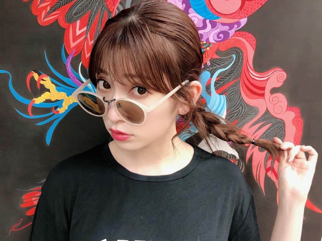 吉田朱里さんのインスタグラム写真 - (吉田朱里Instagram)「最近プライベートのヘアアレはだいたいこれ。 . とにかく楽🤦‍♀️❤️ でも凝ってるように見えるから好き🧸❤️ . いっぱい質問いただいてる サングラスは#GYDA のだよ！ . #ヘアアレンジ #」8月6日 10時21分 - _yoshida_akari