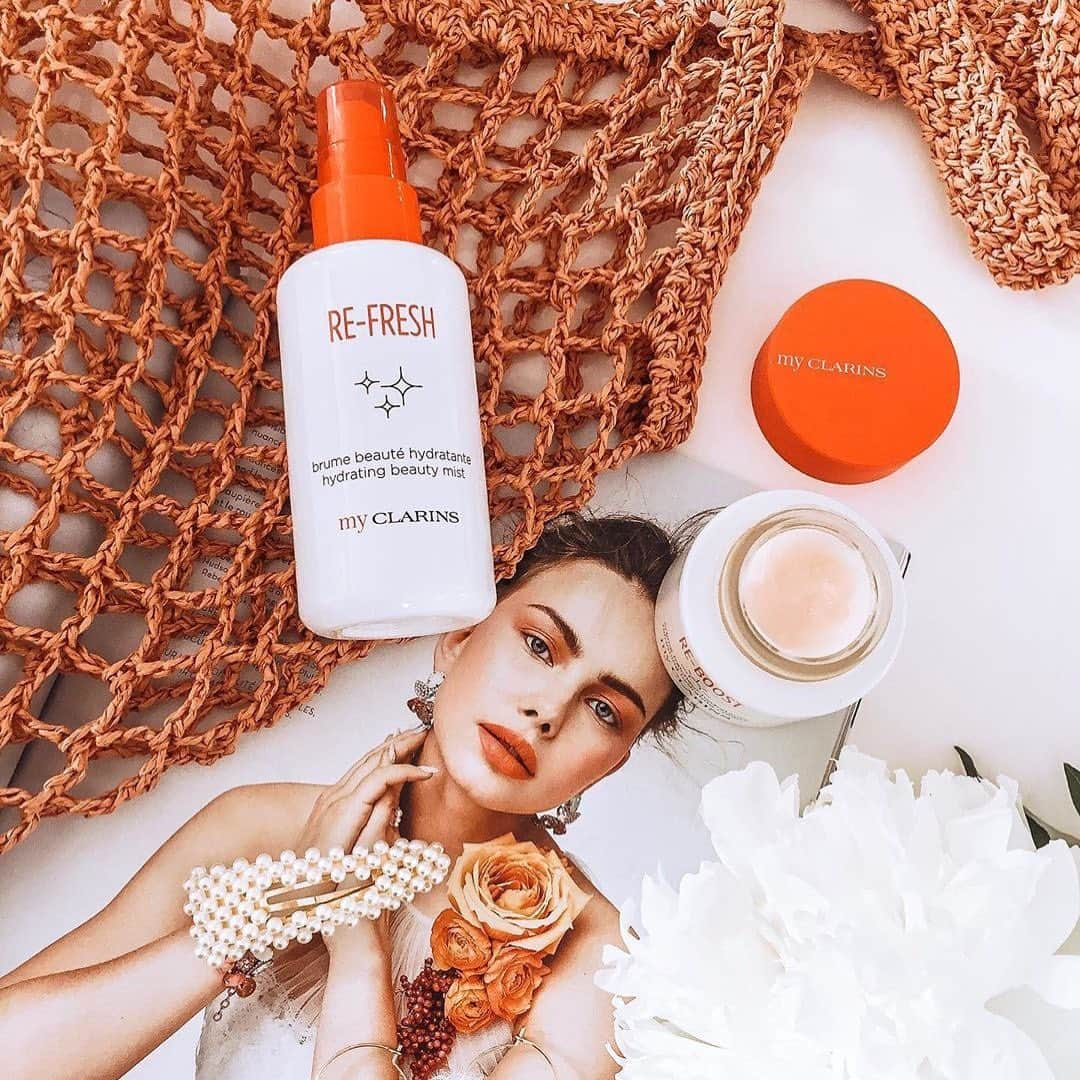 Clarins Canadaさんのインスタグラム写真 - (Clarins CanadaInstagram)「@valerielatendresse summer must-haves! Boost your day with this glowy #MyClarins duo☀️ . . . Follow @myclarinsofficial to discover more. #Clarins #ItsAllAboutYou #WellDoneNature #Skincare」8月6日 10時19分 - clarinscanada