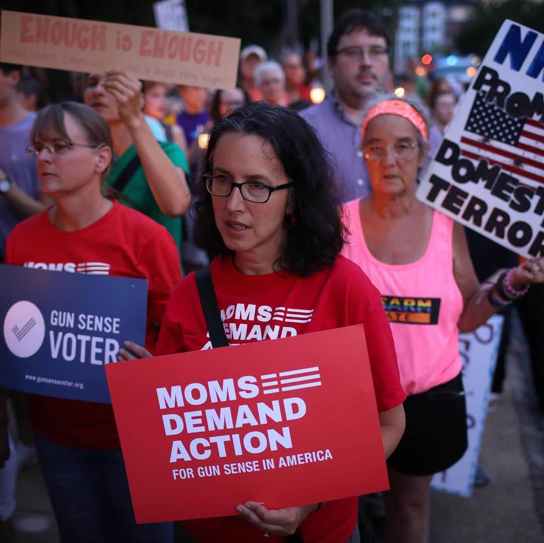 NBC Newsさんのインスタグラム写真 - (NBC NewsInstagram)「Advocates of gun reform legislation hold a candlelight vigil for victims of recent mass shootings outside the headquarters of the National Rifle Association in Fairfax, #Virginia. . 📷 Win McNamee/@gettyimages」8月6日 10時26分 - nbcnews