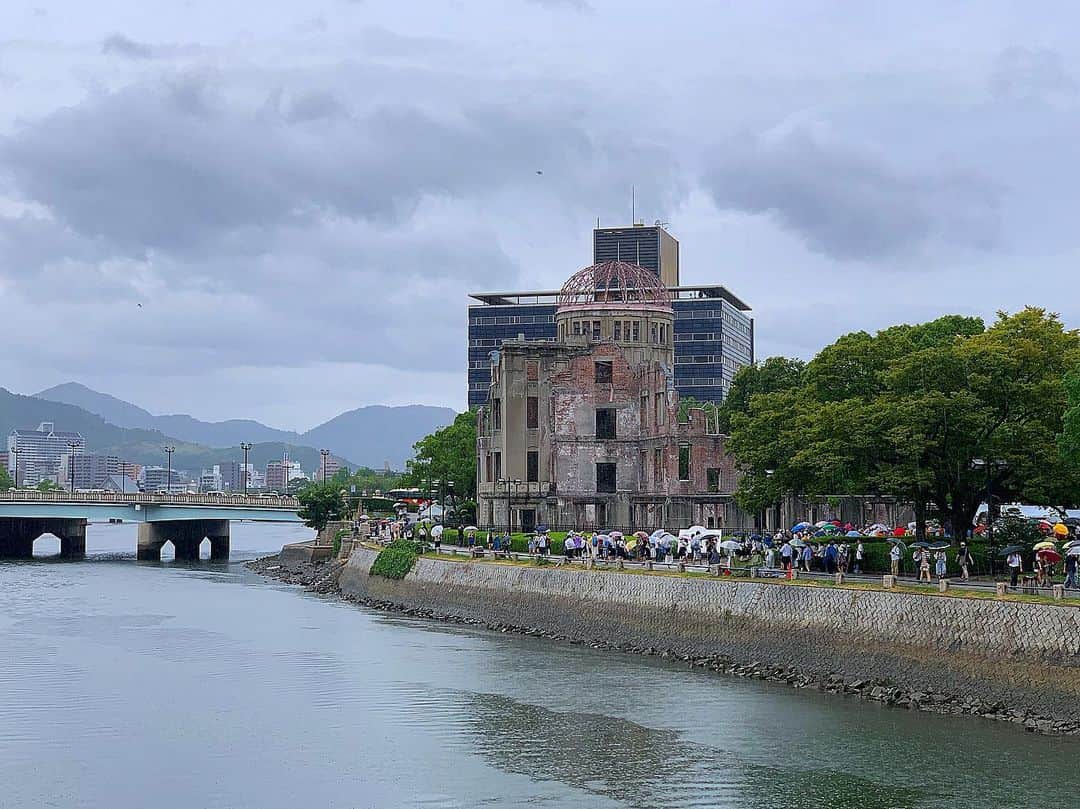 江本一真さんのインスタグラム写真 - (江本一真Instagram)「74回目の原爆の日、8月6日です。 今年も平和記念公園で黙祷を捧げました。 祈りの1日です。 日常に感謝し、命の尊さを胸に刻みます。 #1945 #2019 #8月6日 #広島 #hiroshima  #japan  #peace」8月6日 10時42分 - kazuma_emoto