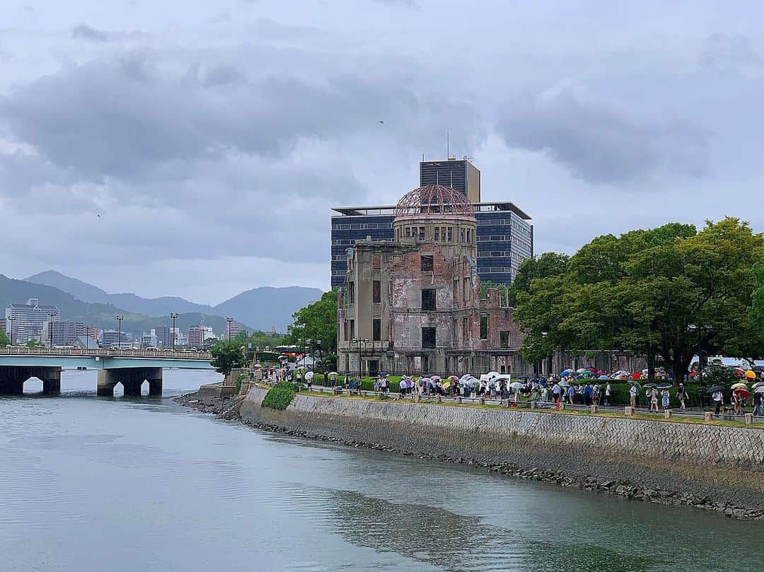 のインスタグラム：「74回目の原爆の日、8月6日です。 今年も平和記念公園で黙祷を捧げました。 祈りの1日です。 日常に感謝し、命の尊さを胸に刻みます。 #1945 #2019 #8月6日 #広島 #hiroshima  #japan  #peace」