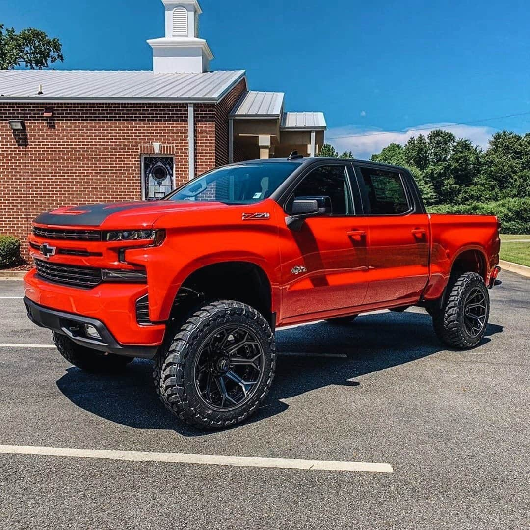 CARLiFESTYLEさんのインスタグラム写真 - (CARLiFESTYLEInstagram)「Beefy Red Silverado on @4playwheels #carlifestyle What’s your favorite truck?」8月6日 10時43分 - carlifestyle