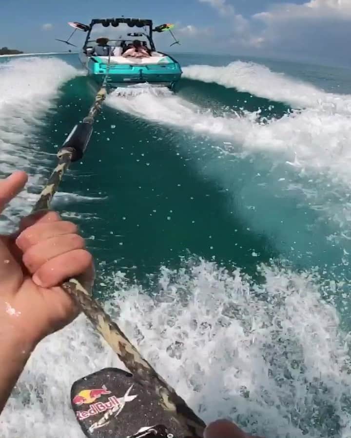 レッドブルのインスタグラム：「when one boat just isn’t enough for @nikolasplytas 🎥: @waketowaketc #redbull #givesyouwings #wakeboard #pov #drone #watersports」