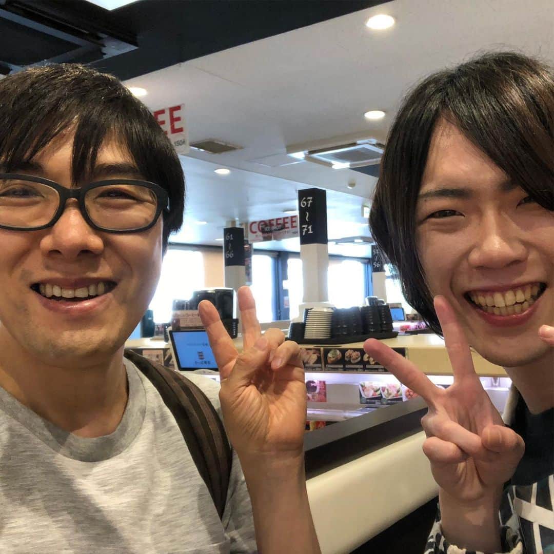 はいじぃのインスタグラム：「昨日は、沢山のYouTuberさん達と会えました！  はじめましての方も沢山〜！！ いろいろ喋れて楽しかった！  あと皆さんの大食いっぷりも凄かった！！ 動画もお楽しみに〜！！」