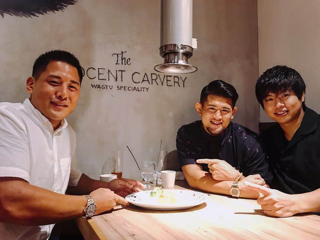 HIROYAさんのインスタグラム写真 - (HIROYAInstagram)「【The INNOCENT CARVERY】 いつもお世話になっていて応援してくれている慎吾さんに大雅の祝勝会をやってもらいました☺️ 便乗して激ウマお肉をいただきました。 とてもお洒落な店内で、お肉はどれを食べても本当に美味しかったです。 タンのシャリっていう食感は初めてで感動でした。  本当に勝てて良かった。 でもここから！本人久しぶりの勝ちでホッとしているだろうけど、立ち止まってる暇なんてないので横でけつ叩いて頑張っていこうと思います！ 慎吾さん、いつもありがとうございます😊 この日もめちゃくちゃ楽しかったです！ またみんなでご飯行けるのを楽しみにしています♪ ご馳走様でした！ #祝勝会 #大雅 #焼肉 #theinnocentcarvery #西麻布 #激ウマ #都内グルメ」8月6日 11時03分 - hiroya_tryhard