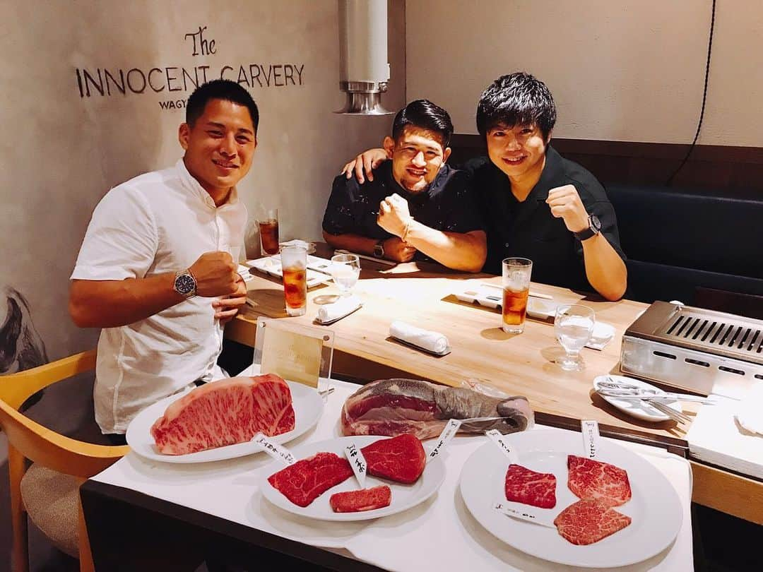 HIROYAさんのインスタグラム写真 - (HIROYAInstagram)「【The INNOCENT CARVERY】 いつもお世話になっていて応援してくれている慎吾さんに大雅の祝勝会をやってもらいました☺️ 便乗して激ウマお肉をいただきました。 とてもお洒落な店内で、お肉はどれを食べても本当に美味しかったです。 タンのシャリっていう食感は初めてで感動でした。  本当に勝てて良かった。 でもここから！本人久しぶりの勝ちでホッとしているだろうけど、立ち止まってる暇なんてないので横でけつ叩いて頑張っていこうと思います！ 慎吾さん、いつもありがとうございます😊 この日もめちゃくちゃ楽しかったです！ またみんなでご飯行けるのを楽しみにしています♪ ご馳走様でした！ #祝勝会 #大雅 #焼肉 #theinnocentcarvery #西麻布 #激ウマ #都内グルメ」8月6日 11時03分 - hiroya_tryhard