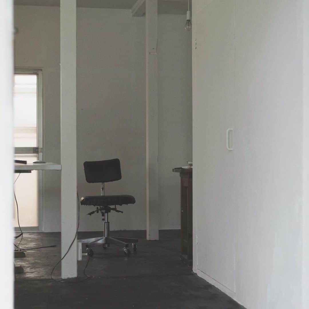 惟本康明 / yasuaki yoshimotoさんのインスタグラム写真 - (惟本康明 / yasuaki yoshimotoInstagram)「台風 皆さまお気をつけて #interior #インテリア #renovation #selfrenovation #atelier #作業場」8月6日 11時04分 - md2v