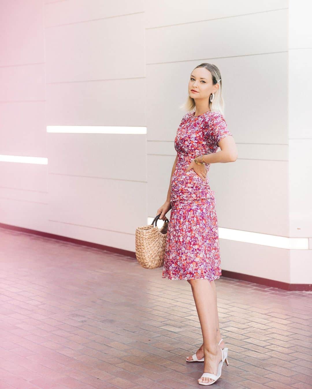 リズ・チェルカソワのインスタグラム：「Can’t believe it’s already August. My application for the Master’s in Media Psychology program is due in 10 days. I think it’s time I stop procrastinating and write my letter of intent.」