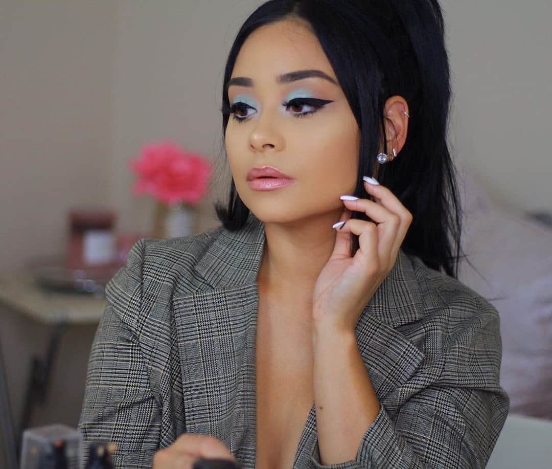 COVERGIRLさんのインスタグラム写真 - (COVERGIRLInstagram)「Sings "🎵You ain't my boyfriend. And I ain't your girlfriend. 🎵🏹” @dannaselene_ is doing her best @arianagrande wearing our #FullSpectrum Matte Ambition Foundation and we're loving it! #COVERGIRLMADE #COVERGIRLCrueltyFree #CrueltyFree」8月6日 11時20分 - covergirl