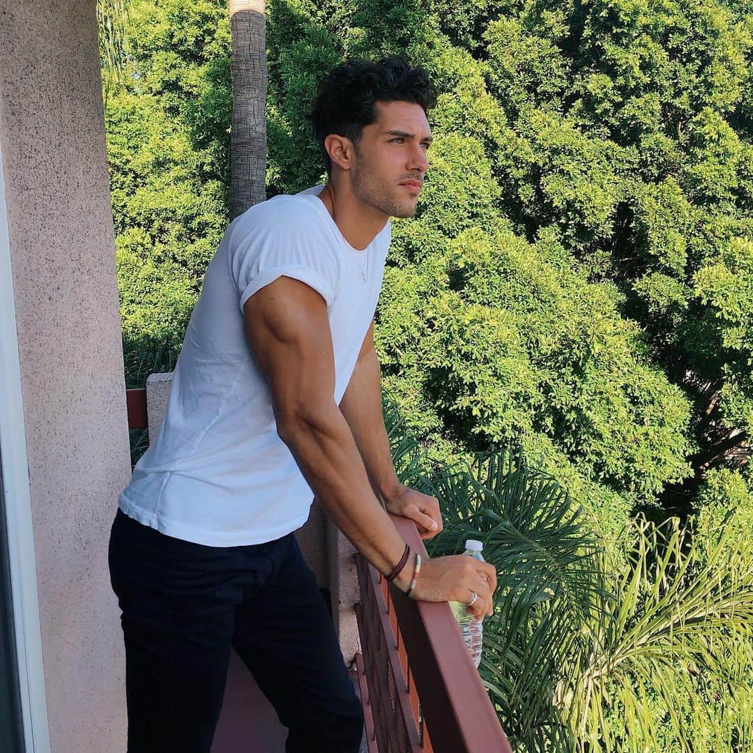 Steven Kellyのインスタグラム：「Hollywood greens 💇🏻‍♂️」
