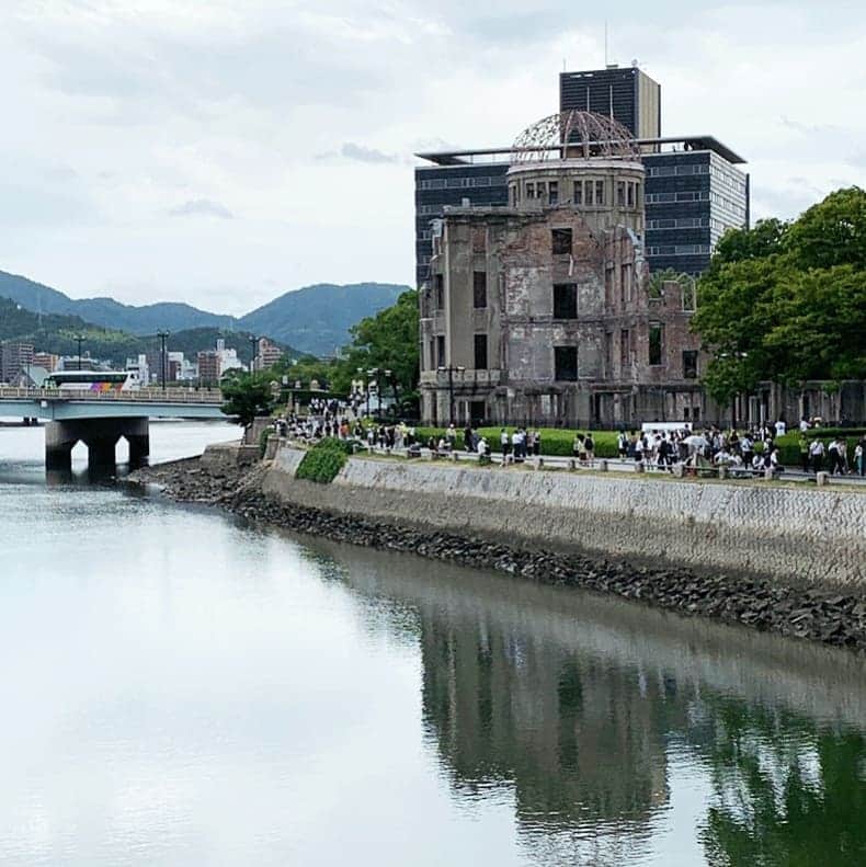公明党さんのインスタグラム写真 - (公明党Instagram)「広島に原爆が投下されて74年。 平和祈念式、原爆死没者慰霊式で、平和への祈りを捧げました。  #平和への祈り　#悲劇繰り返さず　#誓い　#平和　#広島　#hiroshima #祈り　#8月6日　#8時15分　#原爆ドーム　#世界が平和でありますように　#公明党 #山口代表」8月6日 11時24分 - komei.jp
