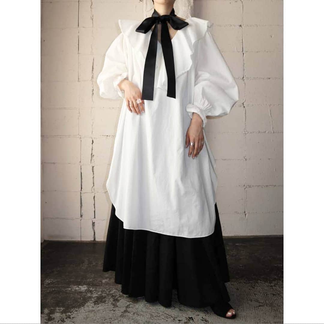 吉祥寺 古着屋 Orfeoのインスタグラム：「Raffled Collar Big Shirt Dress  #orfeo #kichijoji #tokyo #vintage #used #fashion #coordinate #outfit #オルフェオ #吉祥寺 #東京 #古着 #古着屋 #ヴィンテージ #ユーズド #ファッション #コーディネート  掲載商品のお問い合わせはメールにて承っております。コメント、DMでのお問い合わせは受け付けておりませんのでご了承ください。」