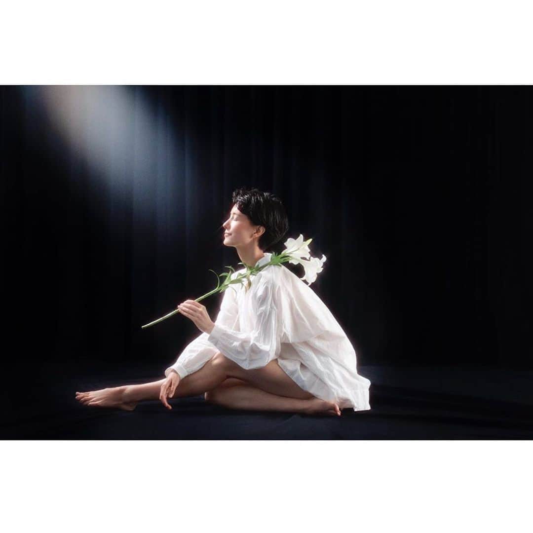のインスタグラム：「Feeling Lilly 🌛😌✨」