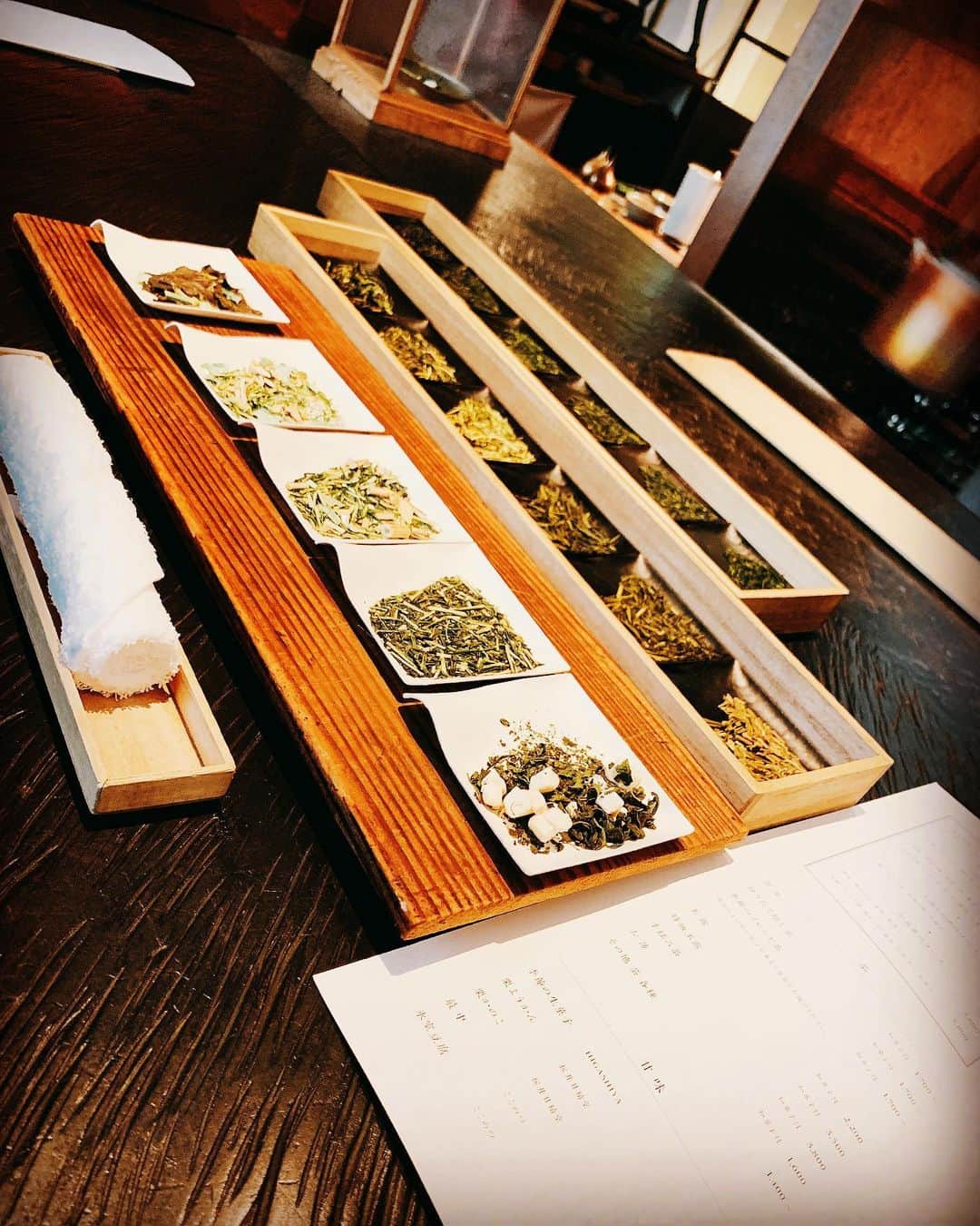 Koukiのインスタグラム：「人生で一番高いお茶！！ 打ち合わせしづらいカフェ🌱  #カフェ #櫻井焙茶研究所」