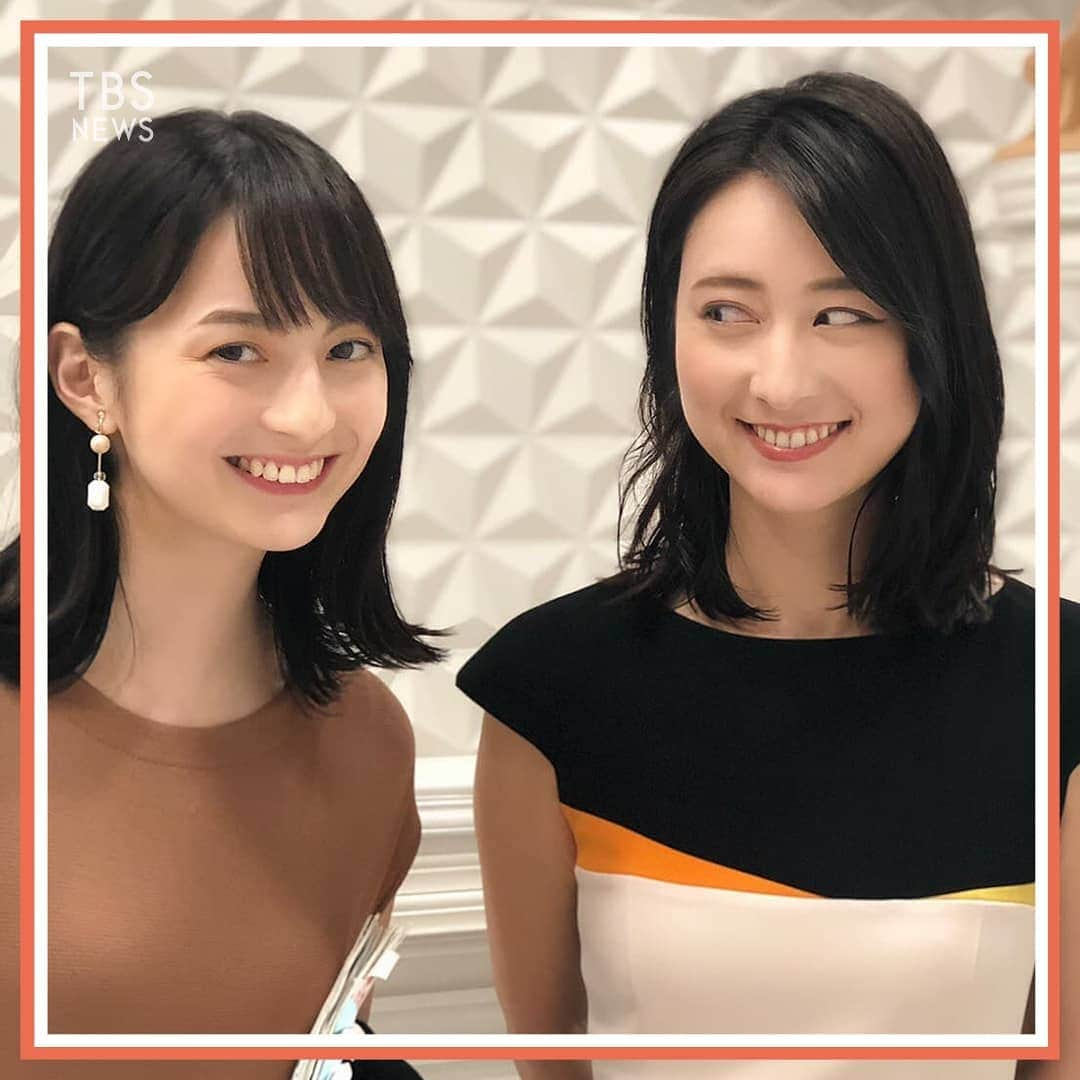 TBS NEWSさんのインスタグラム写真 - (TBS NEWSInstagram)「【news23】 山本アナをチラリと見る小川キャスター👀  この２人、お弁当を毎日一緒に食べるくらい仲がいいんです🍽️ . きょうの放送では、女優の綾瀬はるかさんの特別企画『綾瀬はるか「戦争」を聞く』を放送します。  綾瀬さんの出身地は広島。 すべてを一瞬で奪った原爆。 74年前、いまの公園内にあった天神町で暮らしていた女性に、綾瀬さんが話を聞きます。  今夜よる11:00からの放送です！ 是非ご覧ください！ . 👗小川キャスター…PAULE KA . #小川彩佳 #山本恵里伽 #news23 #TBS #tbsnews #news #ニュース #テレビ #綾瀬はるか #広島 #原爆 #広島原爆 #原爆ドーム #広島平和記念公園 #天神町 #広島原爆の日 #アナウンサー #衣装 #今日のコーデ #ヘアスタイル #fashion #ootd #outfitoftheday」8月6日 12時00分 - tbsnews_insta