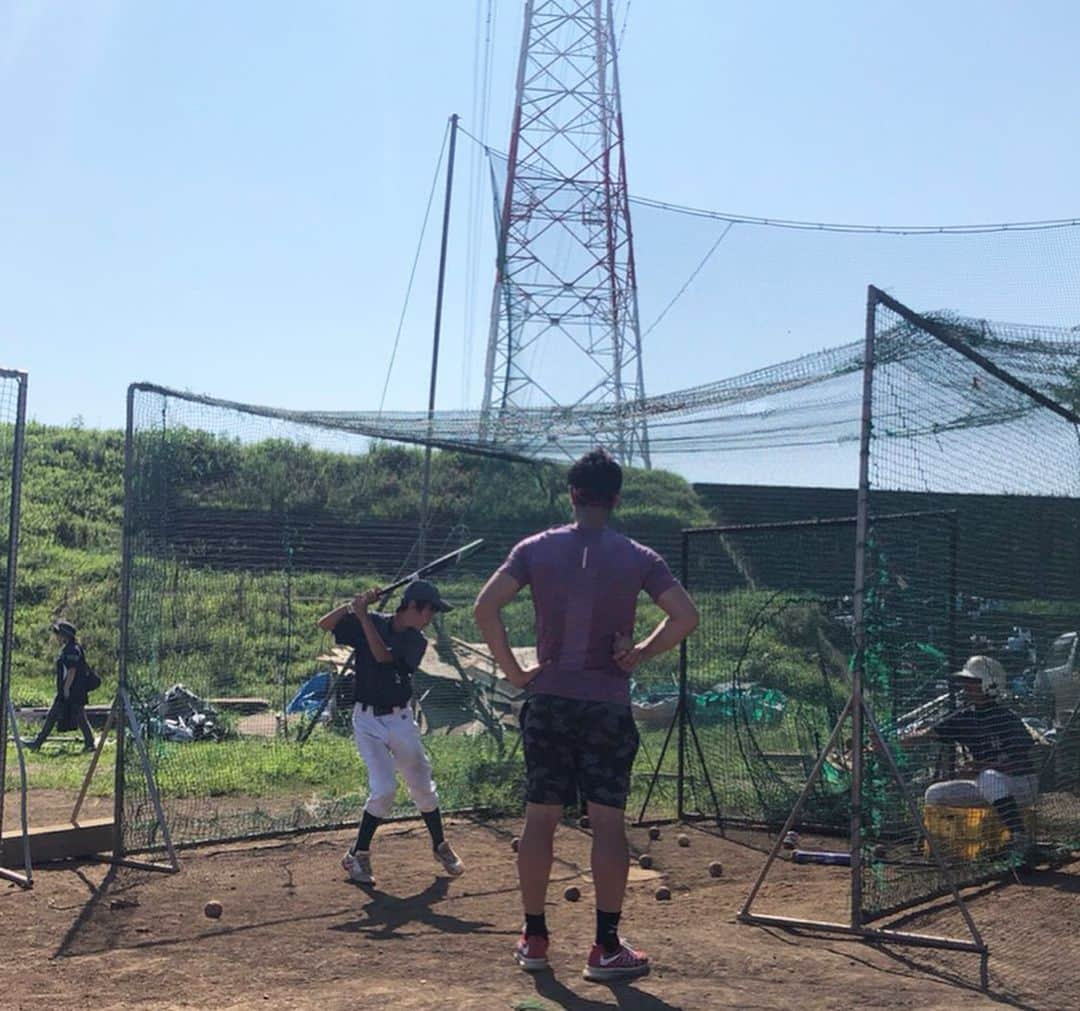 荒波翔さんのインスタグラム写真 - (荒波翔Instagram)「この前、平塚の硬式野球をやっている子供達に会いに行きました😊 みんな野球が好きで元気いっぱいにボールを追いかける姿が印象的でした。 DeNAファンも沢山いました👏 今回僕が行く事で、野球がもっと好きになったりもっと上手くなりたい！と1人でも思ってやる気になってくれたら嬉しいです😊 DeNAベイスターズの応援も引き続きお願いします📣 もちろん荒波翔もよろしくお願い致します！！ #平塚 #子供 #横浜 #神奈川 に恩返ししたい #野球人口を増やしたい  #野球の楽しさを伝えたい #ナイキ #ウェア」8月6日 12時25分 - shoshoshonosho.4