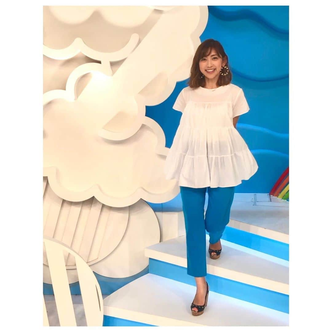 宮崎瑠依さんのインスタグラム写真 - (宮崎瑠依Instagram)「今日の「ZIP!」スタジオ衣装  tops & pants @mite__official  半袖ティアードtp カラーテーパードパンツ  トップスはふんわりしたシルエットが激かわですw パンツはパキッとした色味が夏のテンションを上げてくれる🕶✨w  どちらも大のお気に入りのため、私服でも沢山着まーす💕  #mite #ミテ女 #miteコーデ #今日の衣装 #ziptv」8月6日 12時34分 - ruimiyazaki