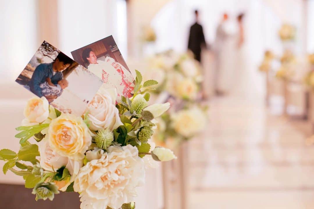 オードヴィーウェディング【名古屋・結婚式場】 さんのインスタグラム写真 - (オードヴィーウェディング【名古屋・結婚式場】 Instagram)「【#オードヴィー花嫁 】 【#edvwedding】をつけて投稿&フォローしてね♥UPしていただいた方はオードヴィーの公式インスタでご紹介♪ ~・~・~・~・~・~・~・~・~・~・~・~・ お花の中に小さい頃のお二人の写真 バージンロードが お二人の歩んできた道に変身 一歩一歩大切に これからは二人一緒に歩む道 ~・~・~・~・~・~・~・~・~・~・~・~・ The Opera(名駅)  Le timbre(栄)  moitie moitie(伏見)  Rapport(長久手)  Farm&(半田)  MEDI(笹島)  glycine(八事) ~・~・~・~・~・~・~・~・~・~・~・~・ オー・ド・ヴィー  ウェディングサロン  10:00-19:00(火曜定休)  Tel:0120-758-422  http://eau-de-vie.co.jp/ .~・~・~・~・~・~・~・~・~・~・~・~・ #幸せのカタチ #伏見 #モアチェモアチェ #結婚式に自由を #結婚式 #名古屋結婚式  #結婚式コーデ #名古屋 #日本中のプレ花嫁さんと繋がりたい  #ウエディングニュース#卒花嫁 #プレ花嫁  #レストランウエディング#花嫁準備  #東海プレ花嫁 #marry花嫁#dressy花嫁  #2019秋婚 #2019春婚 #ウェディングフォト #プラコレ #ハナコレ #結婚式準備 #しあわせのレシピ #おしゃれ花嫁  #全国のプレ花嫁さんと繋がりたい」8月6日 12時34分 - eaudevie_wedding.edv