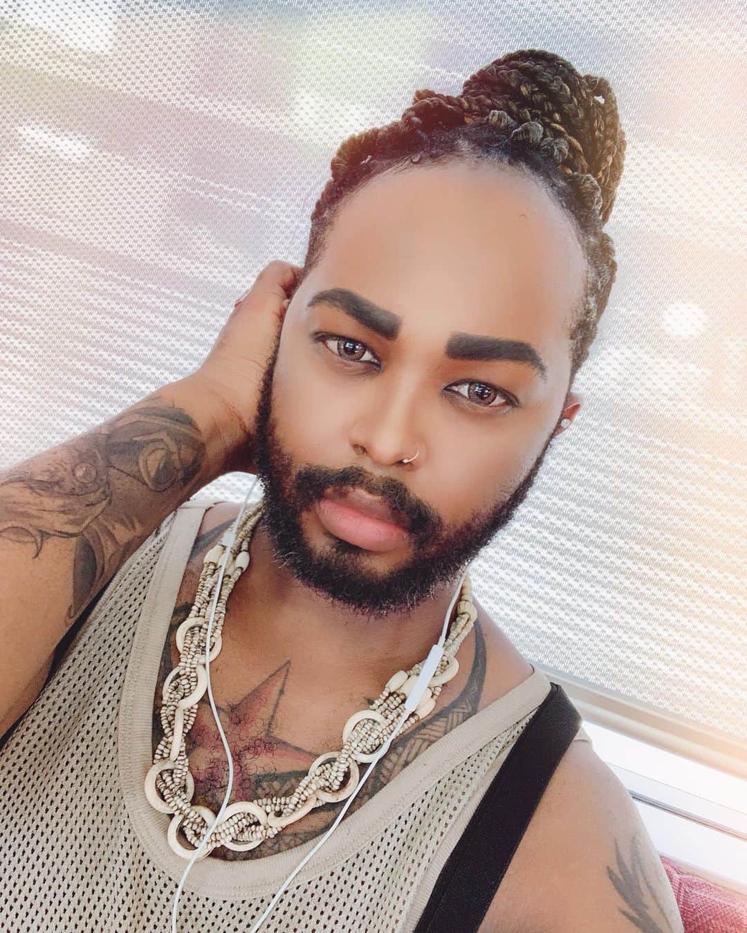 Codyのインスタグラム：「特技ですか？ 電車の中の自撮りです。」