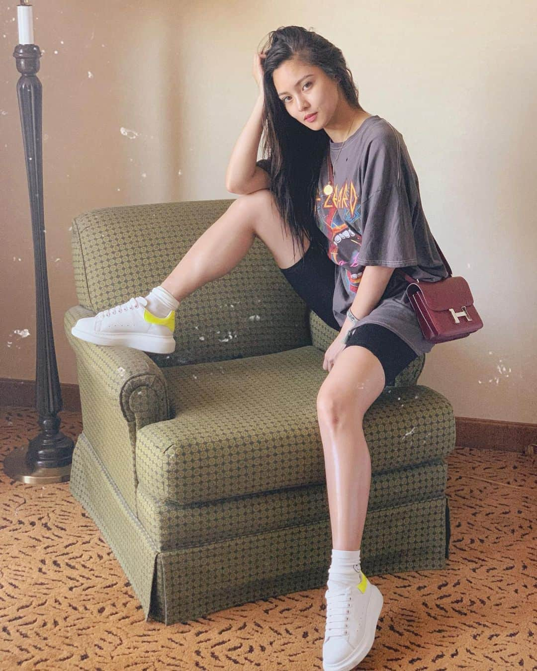 Kim Chiuさんのインスタグラム写真 - (Kim ChiuInstagram)「off to the next adventure!!!!✈️ . BP jennie in my soul!!!💗🖤 hi @jennierubyjane 😘 . #chiurista #ootksyc」8月6日 13時04分 - chinitaprincess