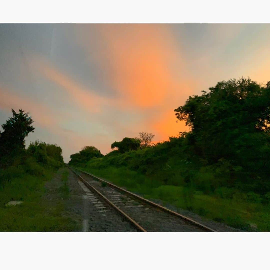 クリスティ・ブリンクリーさんのインスタグラム写真 - (クリスティ・ブリンクリーInstagram)「Sunsets have a way of putting things in perspective. 🧡」8月6日 13時09分 - christiebrinkley
