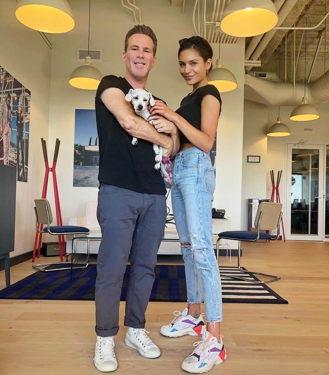 scottlippsさんのインスタグラム写真 - (scottlippsInstagram)「Love a stop by from @alyssalynch and some quality @milolipps time... wearing my favorite #sustainable #sneakers @nothingnew」8月6日 13時20分 - scottlipps