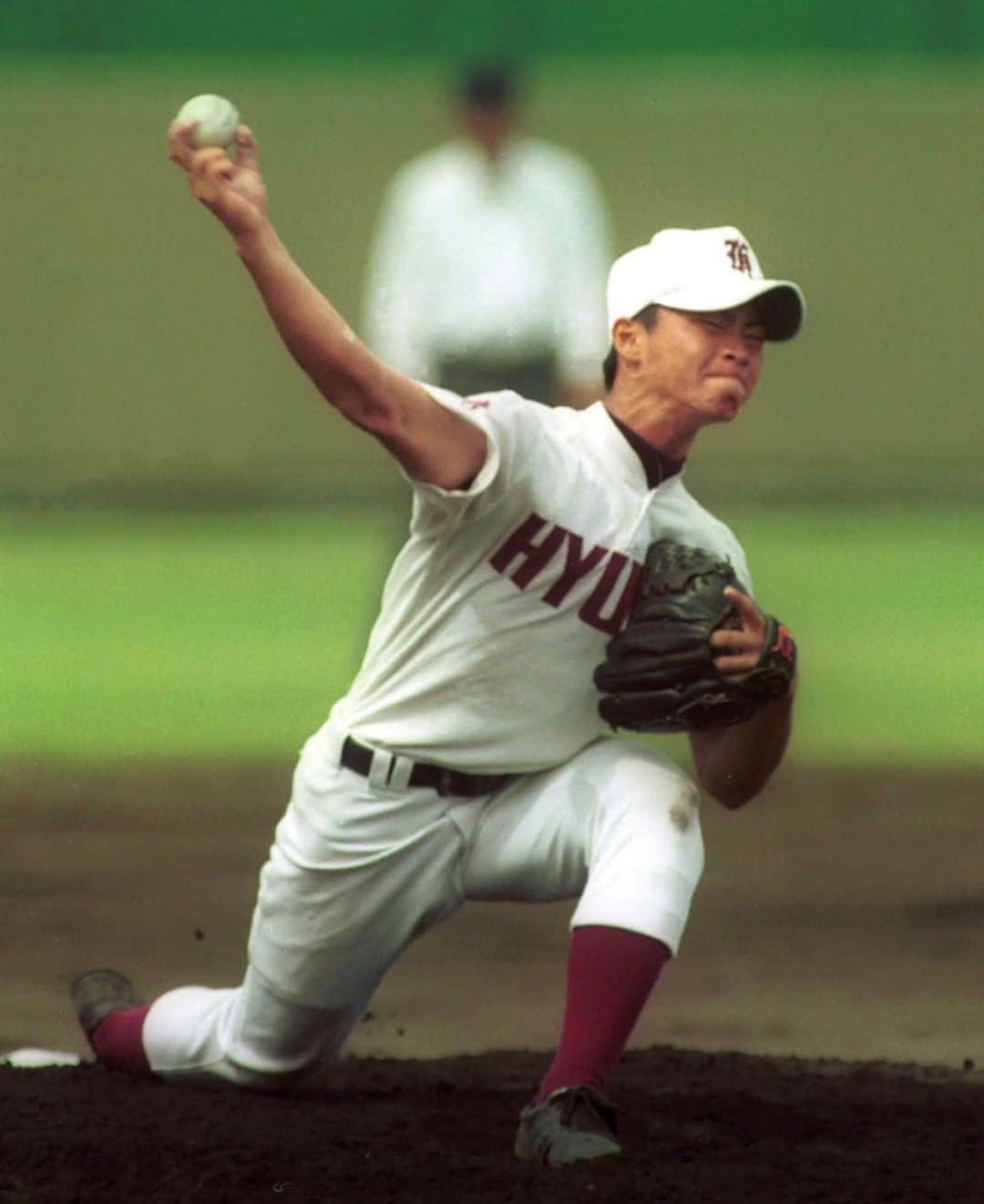 のインスタグラム：「・ 甲子園が始まりましたね！ 皆さん、 このように力み過ぎることなく、 頑張ってください！ とのことです。笑 #青木宣親からのエール 体幹弱そう 膝開きすぎ 力みすぎ など、 20年前の青木宣親くんにぶつくさ言ってます。笑 #高校球児の皆さん を #全力応援」
