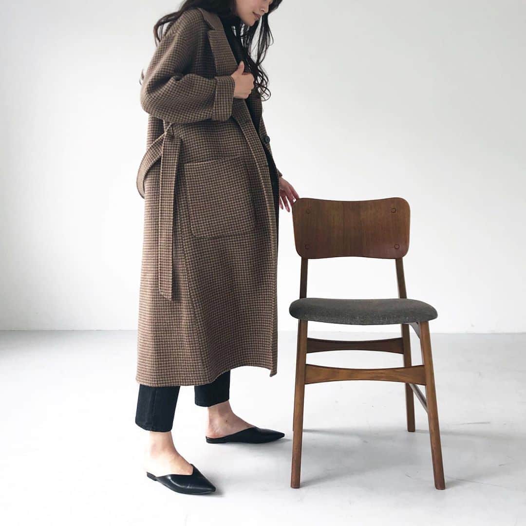 のインスタグラム：「Already planning for autumn fashion.﻿ #shooting #autumnfashion #coat﻿ #ナエコート ・﻿ ・﻿ ・﻿ ﻿ このチェックのコート可愛かったなぁー♥︎﻿ ﻿ @na.e_official ﻿ ﻿ ・ ・ ・ photo by @yu.rm」