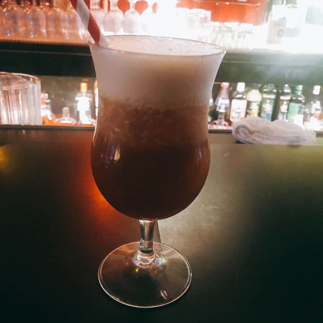 柳下毅一郎のインスタグラム：「Chinese Mai Tai ケルアックもこの不味い酒飲んでたのかなあ… @lipo #beatnik」