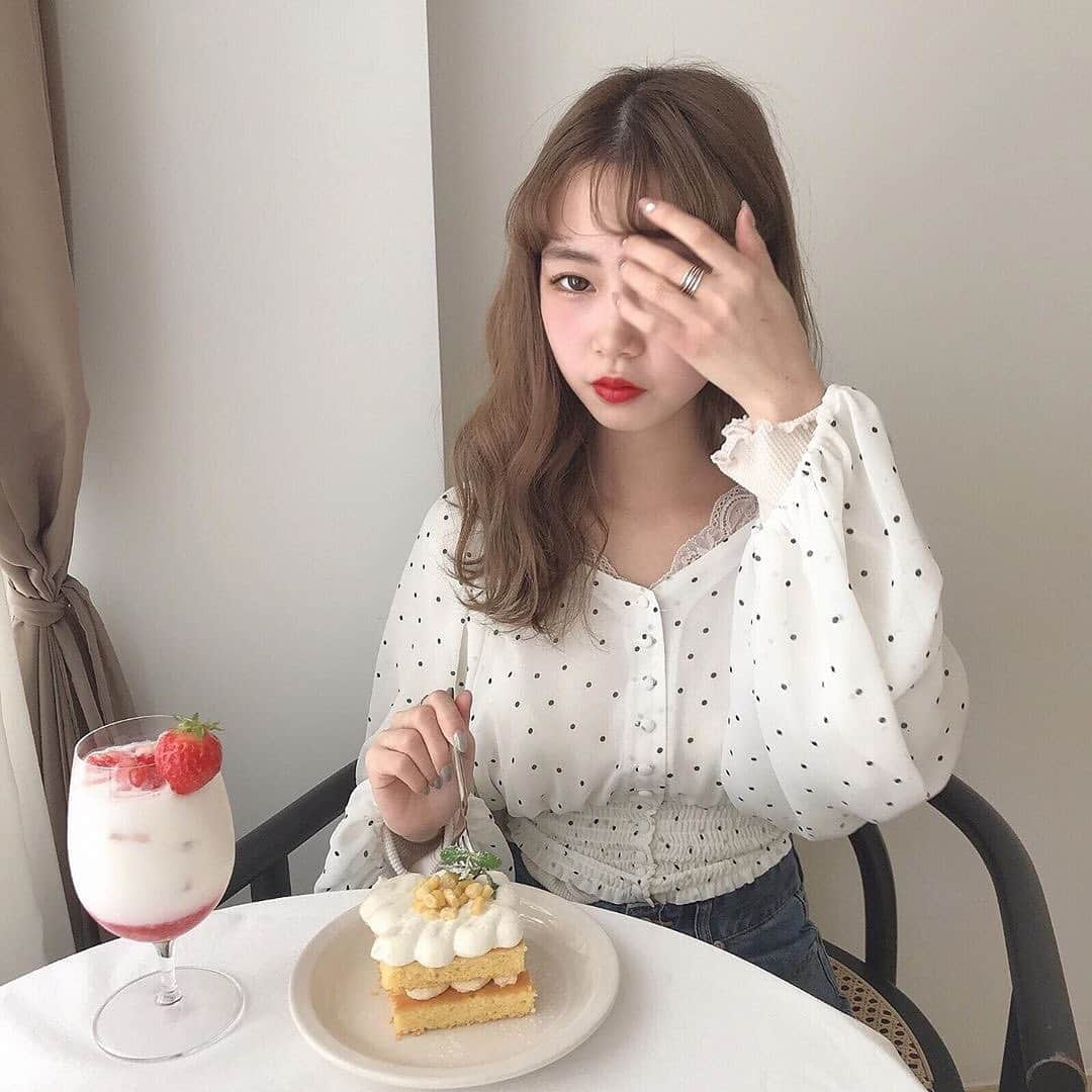 R i R y (リリー)さんのインスタグラム写真 - (R i R y (リリー)Instagram)「『カフェの日コーデ』﻿ ﻿ Photo by﻿ @m__yu__s﻿ @megu.03_03﻿ @twilight____7﻿ @17___mk﻿ @mhk_0429﻿ @momoka_85﻿ @_nan_stagram﻿ @___reimm.74﻿ @nice_araki0811﻿ @___rinyan﻿ ﻿ ✴︎---------------✴︎---------------✴︎﻿ ﻿ ▶▶Instagram・Twitterで掲載する写真を募集中📸﻿ カワイイ写真が撮れたら、@velle.jpをタグ付けするか、ハッシュタグ#velle_jp をつけて投稿してみてね♪﻿ ﻿ velle編集部と一緒にカワイイで溢れるvelleを創っていこう😚」9月4日 17時03分 - velle.jp