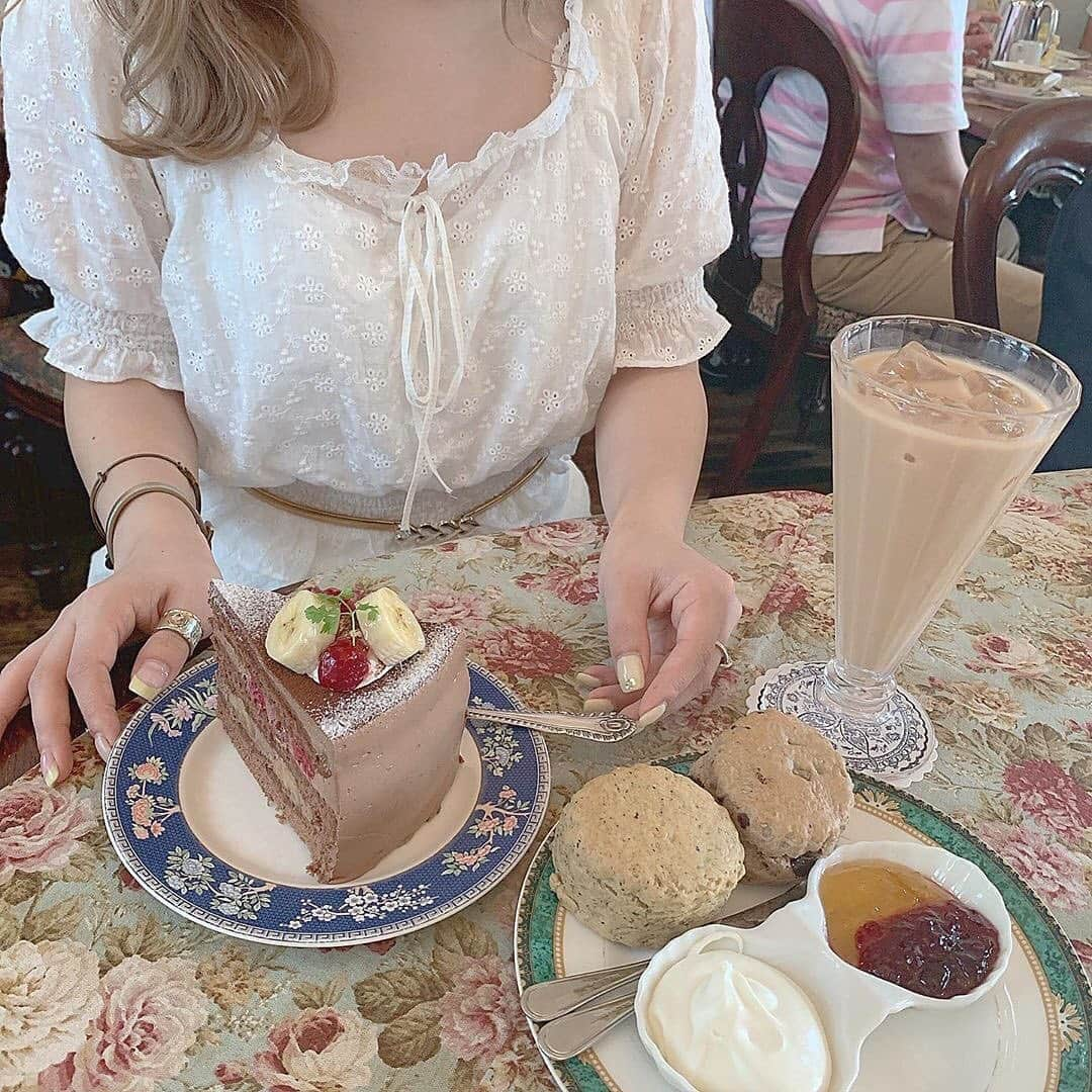 R i R y (リリー)さんのインスタグラム写真 - (R i R y (リリー)Instagram)「『カフェの日コーデ』﻿ ﻿ Photo by﻿ @m__yu__s﻿ @megu.03_03﻿ @twilight____7﻿ @17___mk﻿ @mhk_0429﻿ @momoka_85﻿ @_nan_stagram﻿ @___reimm.74﻿ @nice_araki0811﻿ @___rinyan﻿ ﻿ ✴︎---------------✴︎---------------✴︎﻿ ﻿ ▶▶Instagram・Twitterで掲載する写真を募集中📸﻿ カワイイ写真が撮れたら、@velle.jpをタグ付けするか、ハッシュタグ#velle_jp をつけて投稿してみてね♪﻿ ﻿ velle編集部と一緒にカワイイで溢れるvelleを創っていこう😚」9月4日 17時03分 - velle.jp