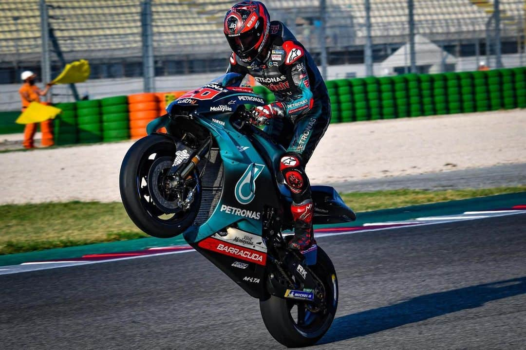 MotoGPさんのインスタグラム写真 - (MotoGPInstagram)「Happy #WheelieWednesday with the #MisanoTest topper @fabioquartararo20! ✊ // Can he repeat this form at the #SanMarinoGP next weekend? 🤔 #FQ20 #MotoGP #Motorcycle #Racing #Motorsport」9月4日 17時09分 - motogp