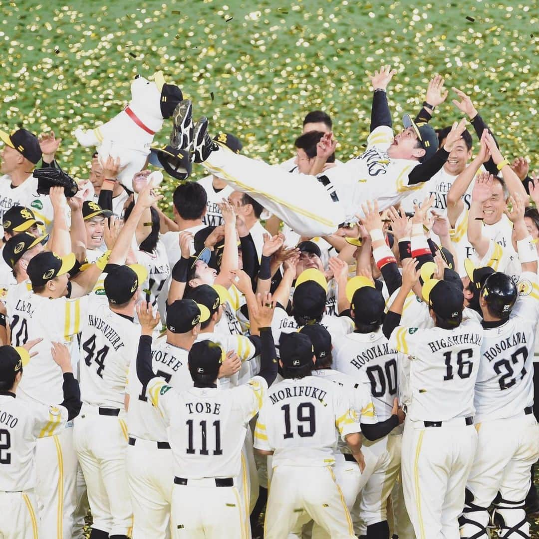 リック・バンデンハークさんのインスタグラム写真 - (リック・バンデンハークInstagram)「We are in 1st place and approaching the end of the 2019 regular season.  let’s bring back some amazing memories from the 2015 championship season and get some fuel ⛽️ to fight for the next few weeks! Let’s go Hawks!! #sbhawks #vandy44 #npb  #バンデンハーク #ソフトバンクホークス #pacificleague #champions」9月4日 17時11分 - rick_vdhurk